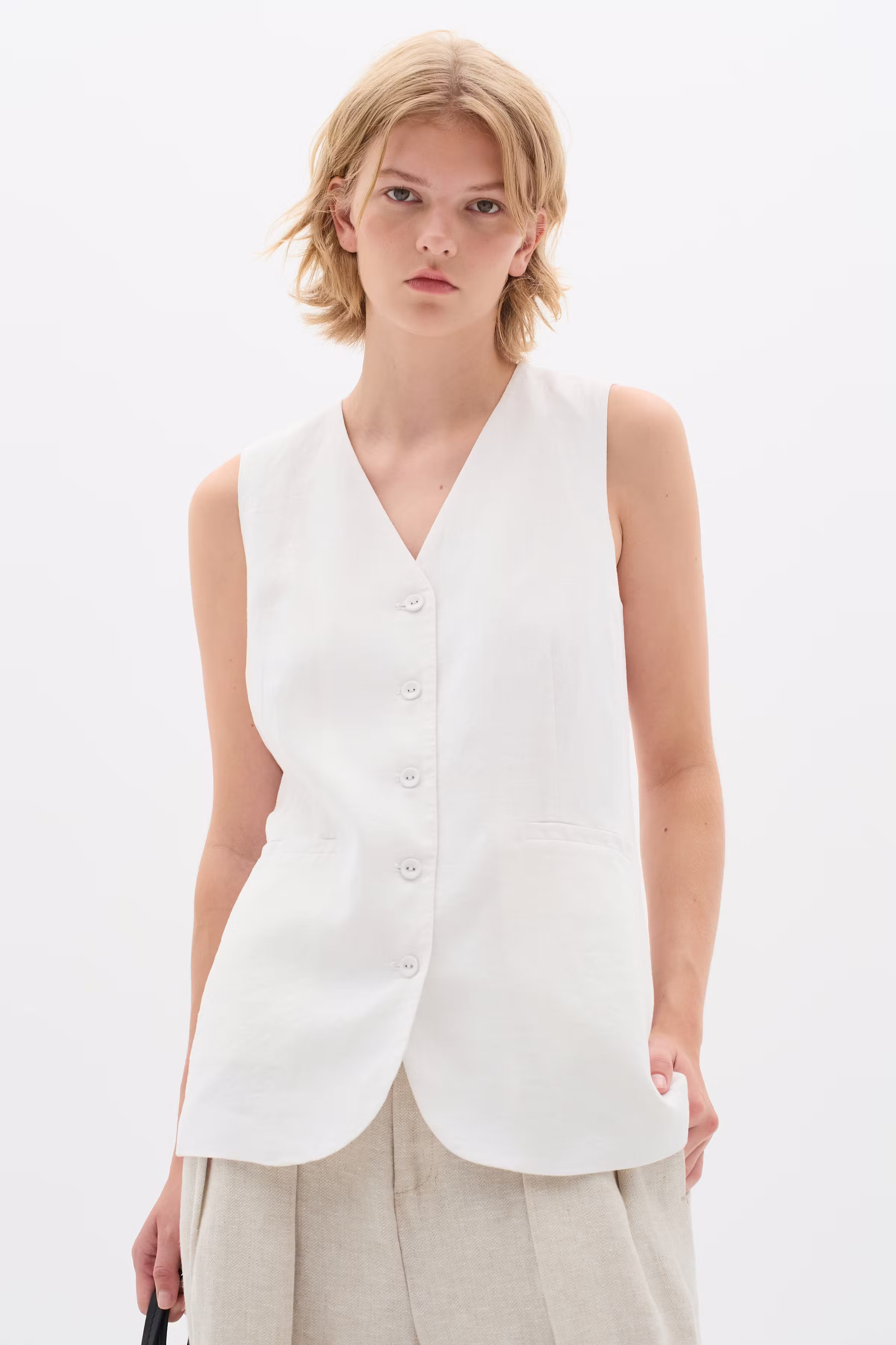 FaridaIW Leinen Weste LOOKBOOK FRONT 30110439-300001