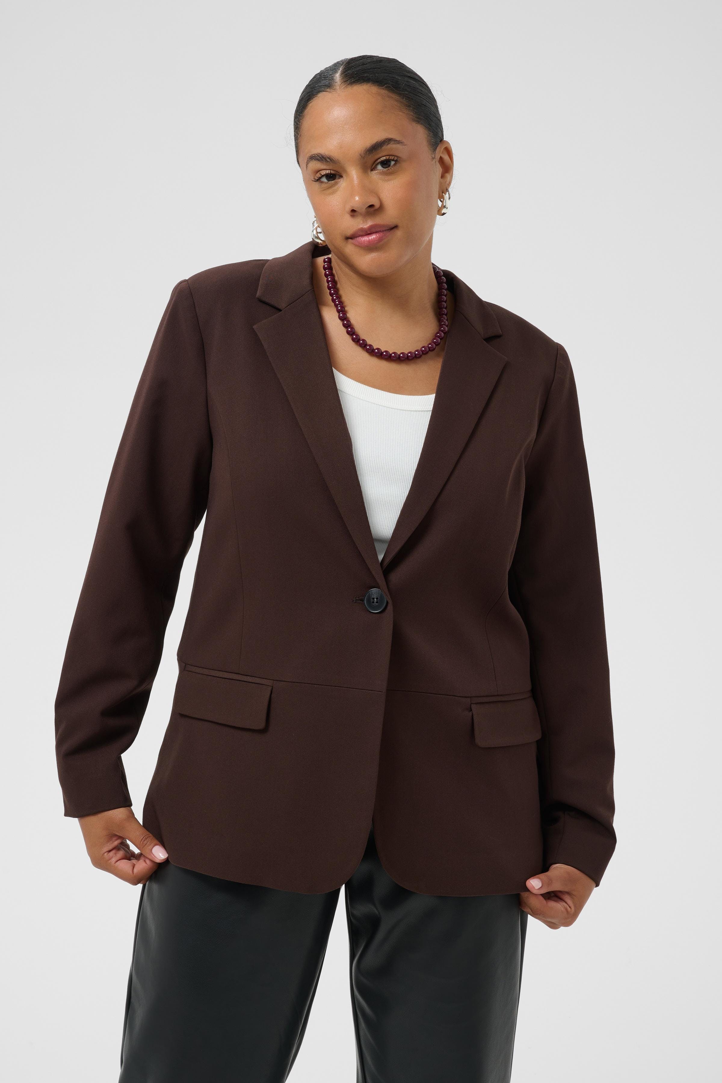 KCsakira Blazer LOOKBOOK FRONT 10580933-190915