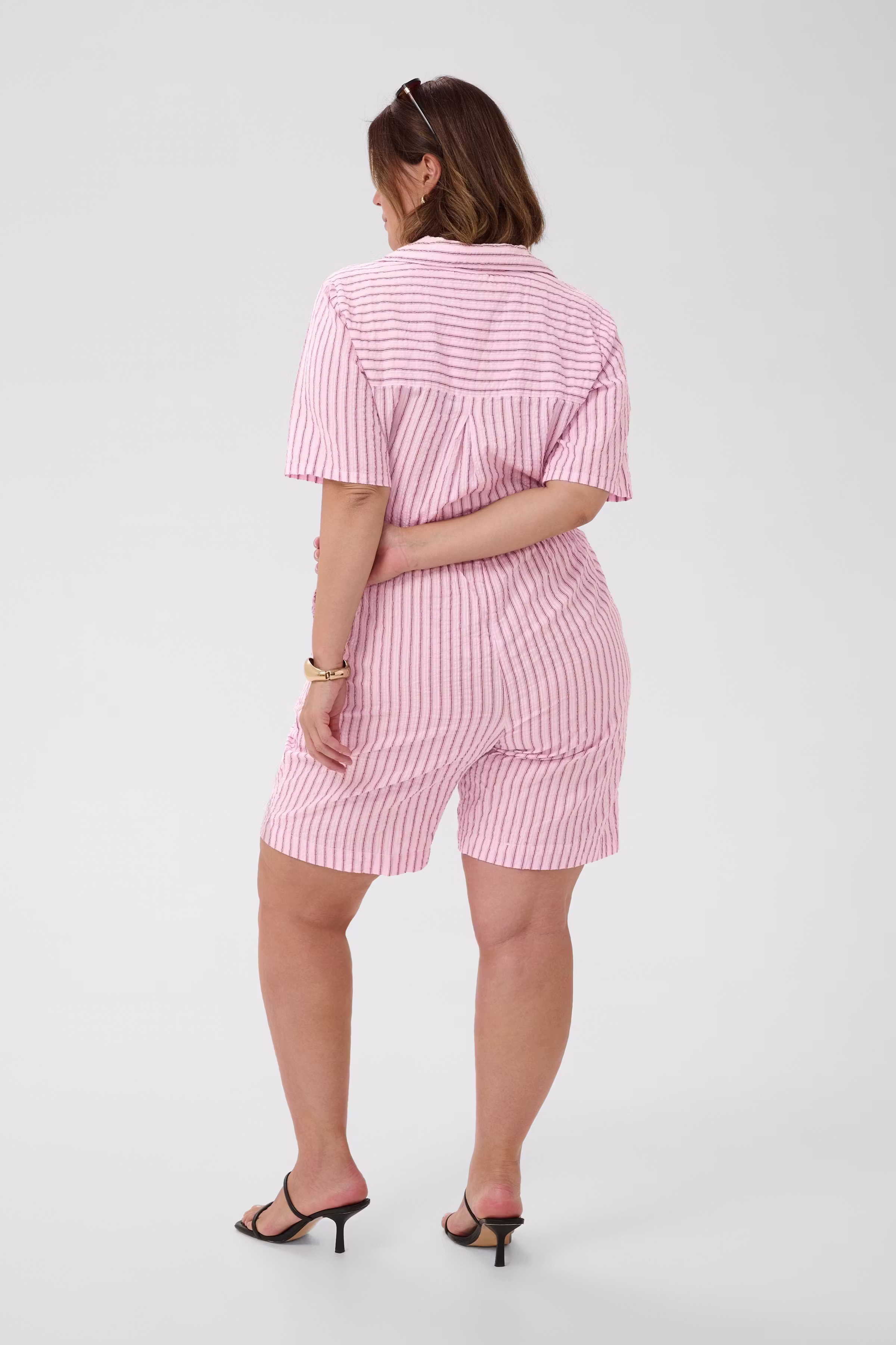 KClary Shorts LOOKBOOK BACK 10584491-109318