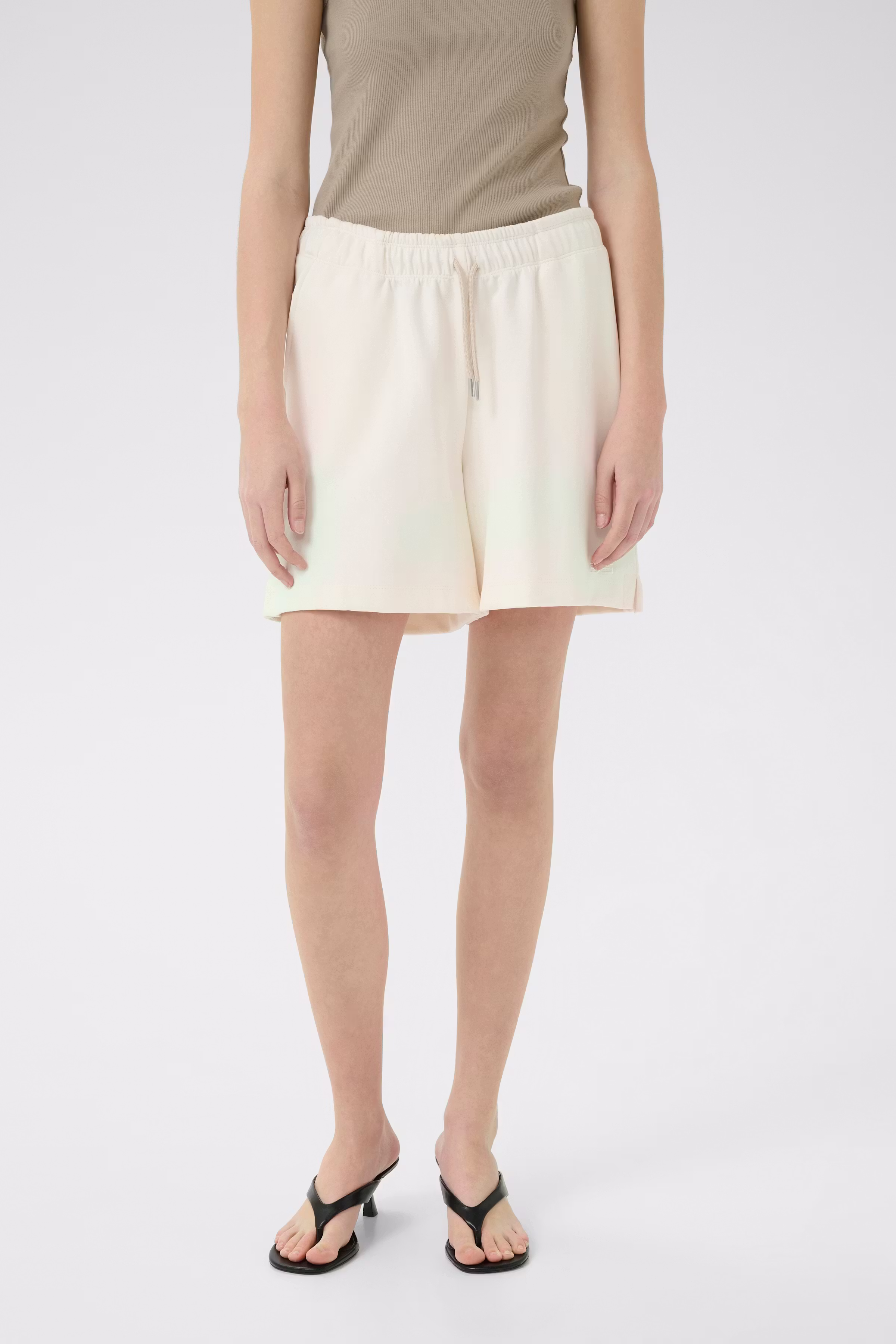 GZimina Shorts LOOKBOOK FRONT 10910317-130905