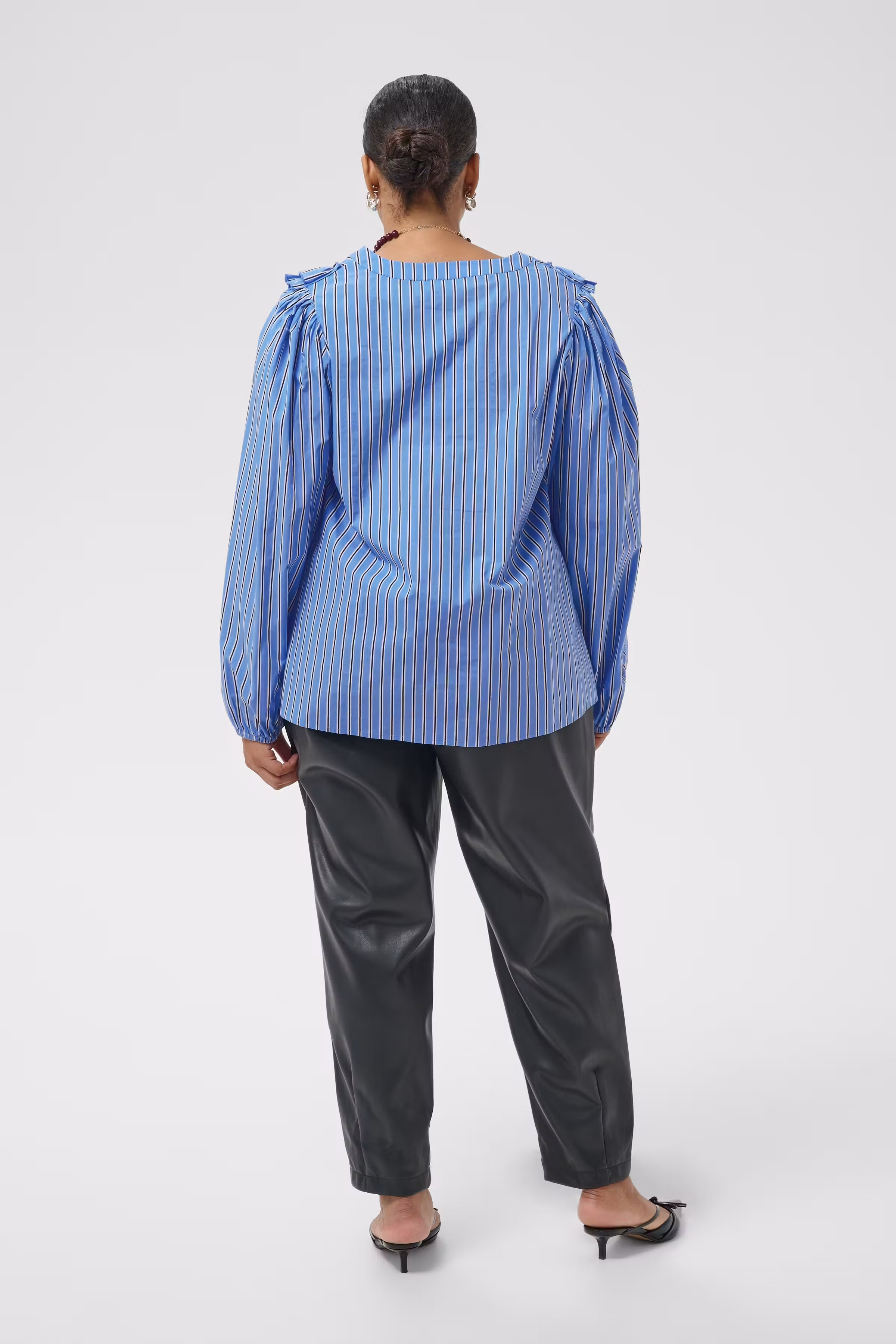 KCsavina Blouse LOOKBOOK BACK 10584402-109922