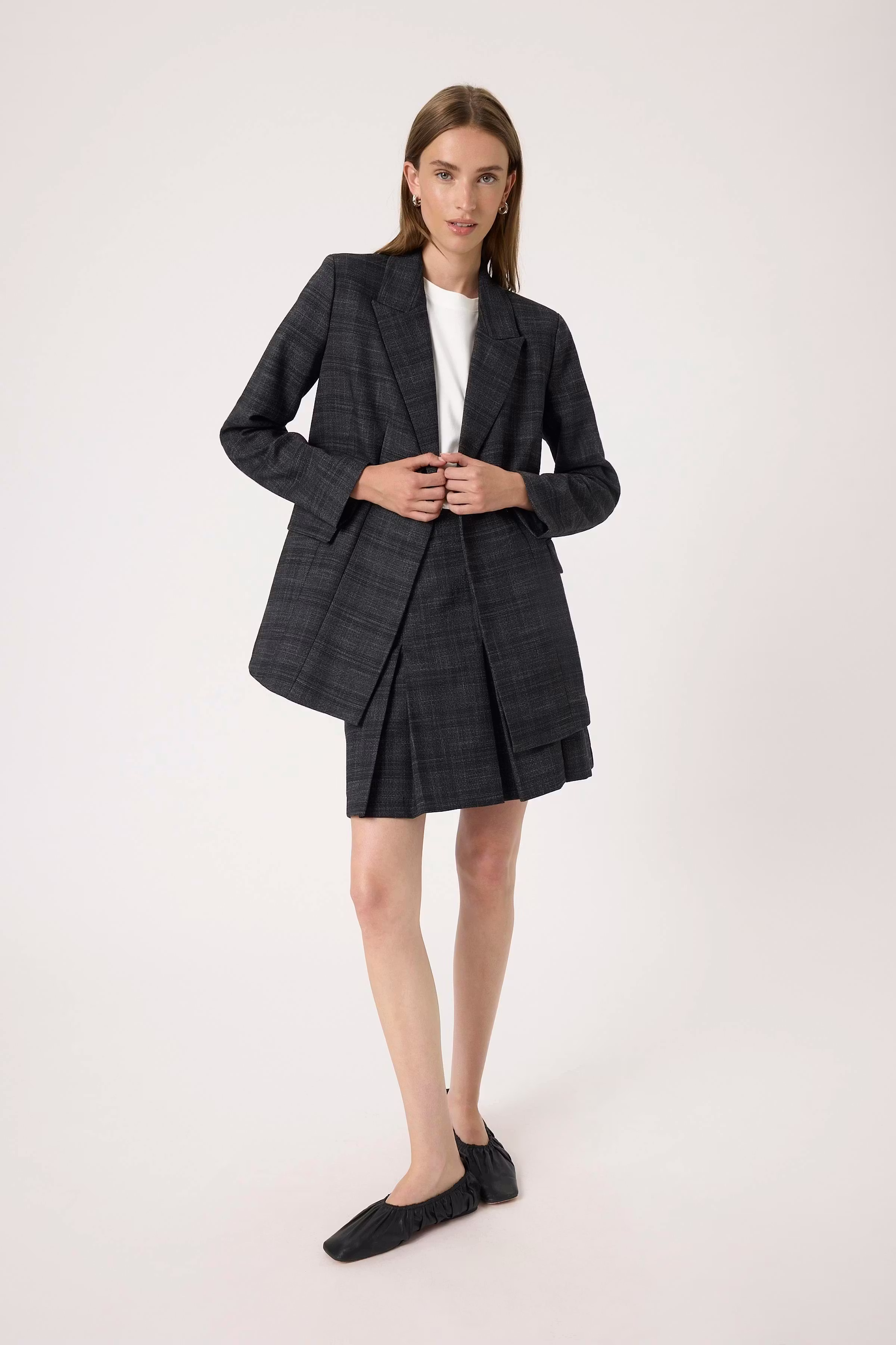 SLEvonne Skirt LOOKBOOK FRONT 30408726-304333