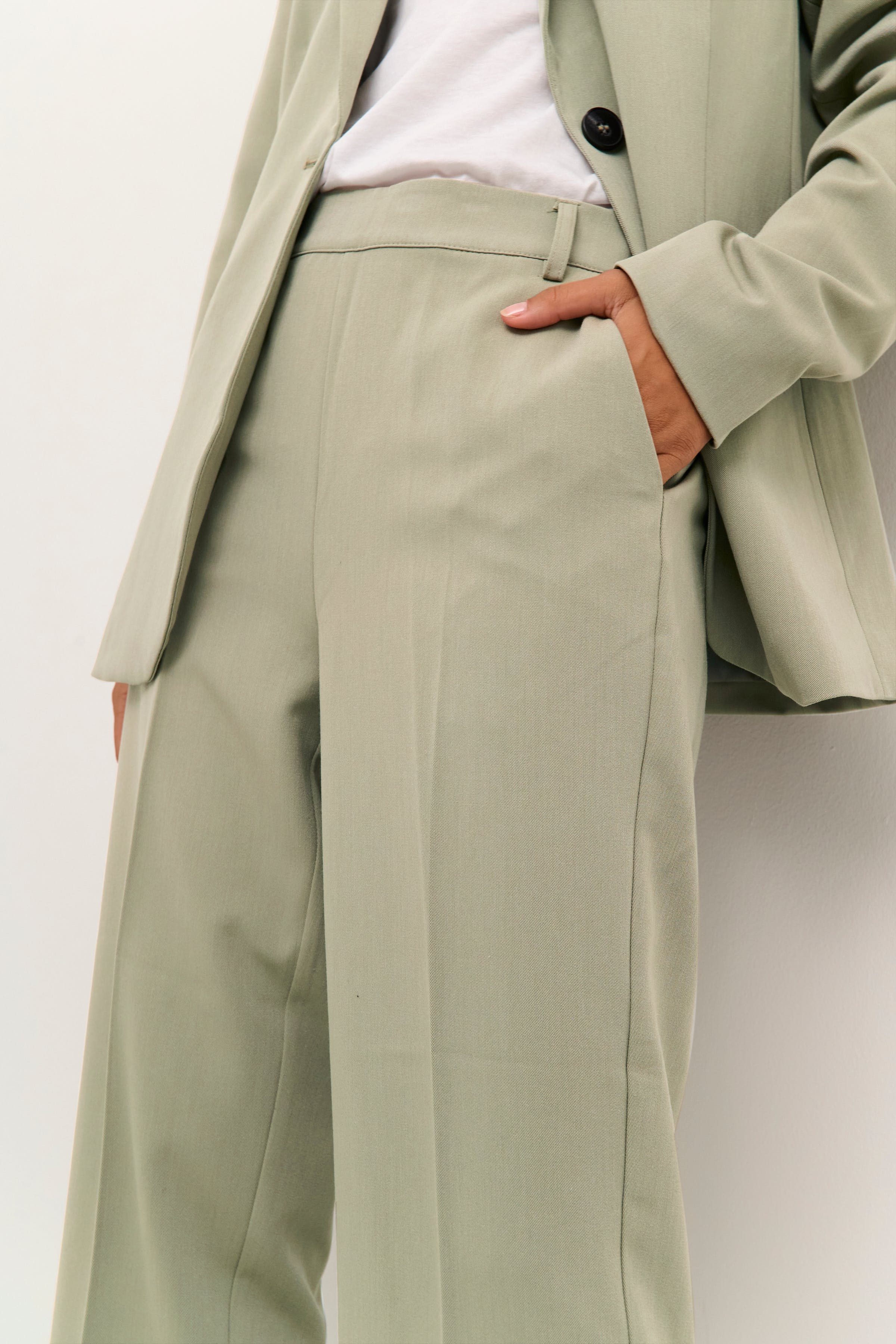 KAsakura Cropped Pants LOOKBOOK DETAIL 10506127-170613