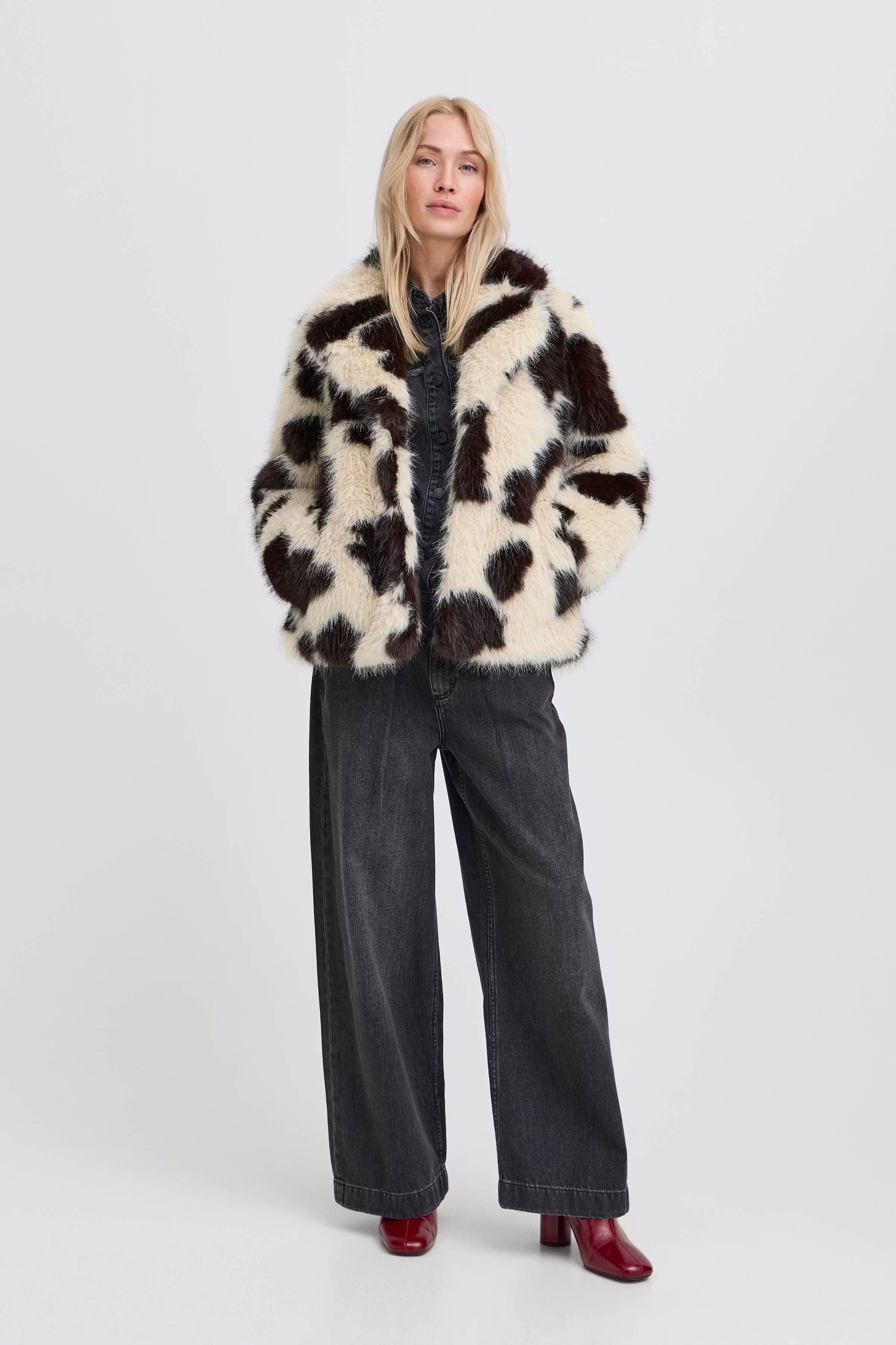 BYBEMIO Mantel LOOKBOOK FRONT 20818192-900003126