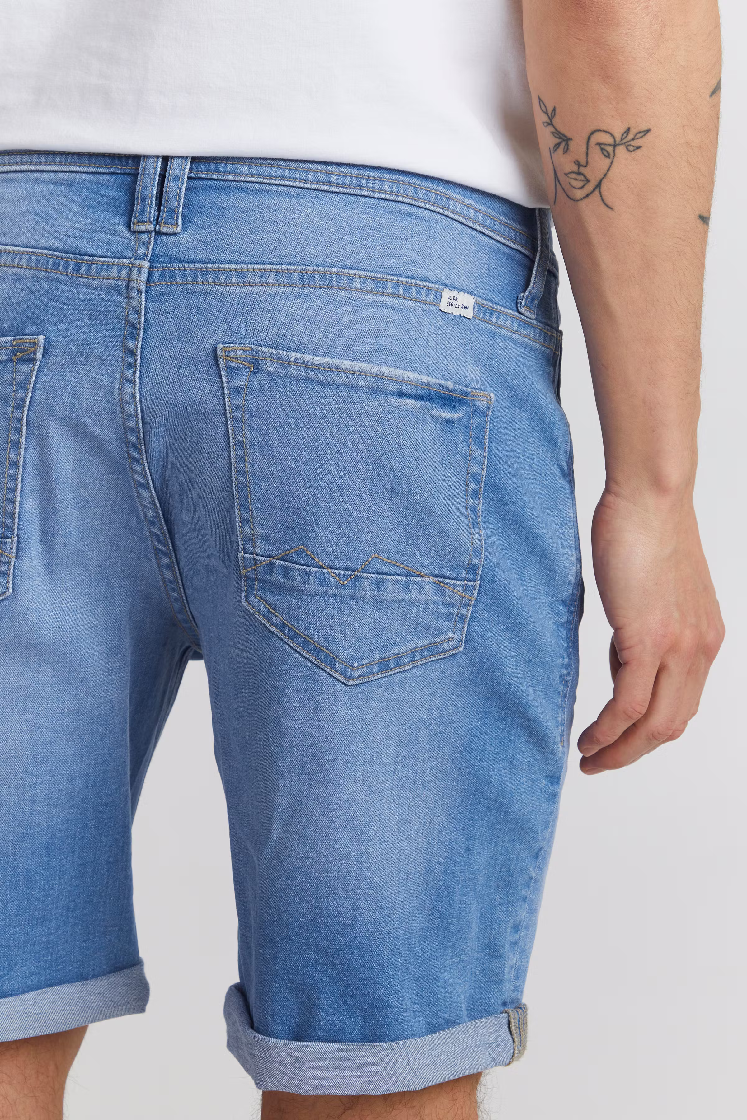 Denimshorts LOOKBOOK DETAIL 20713326-200289