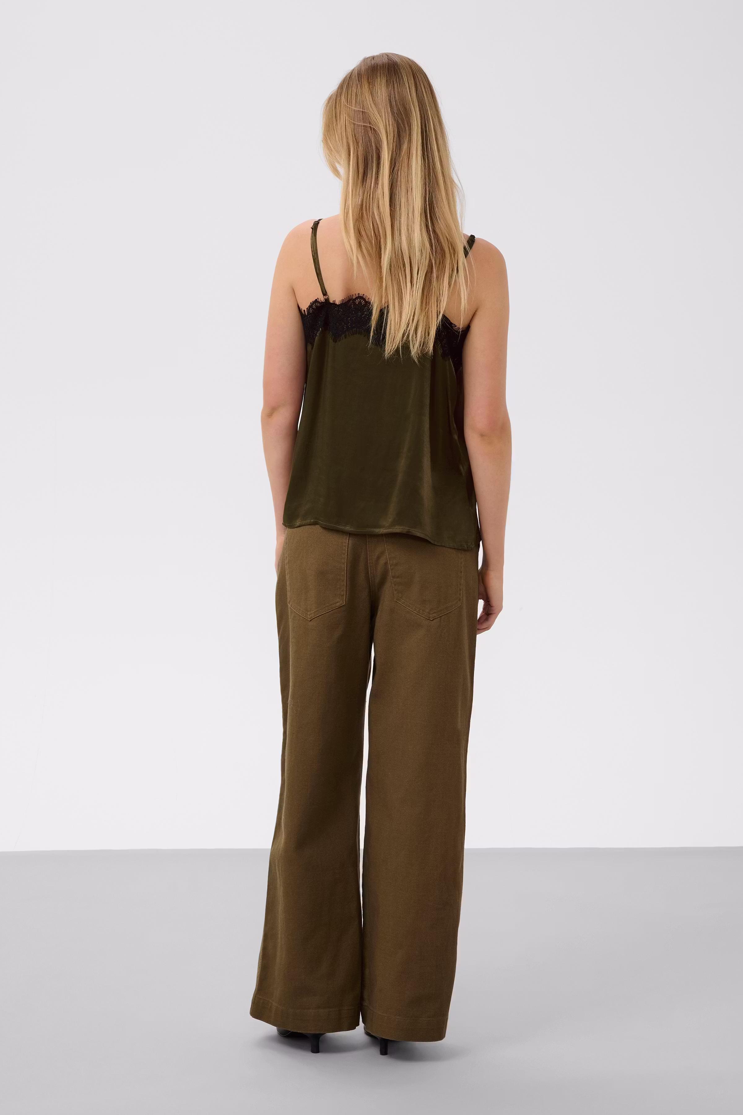 SLIrini Top LOOKBOOK BACK 30409378-190618