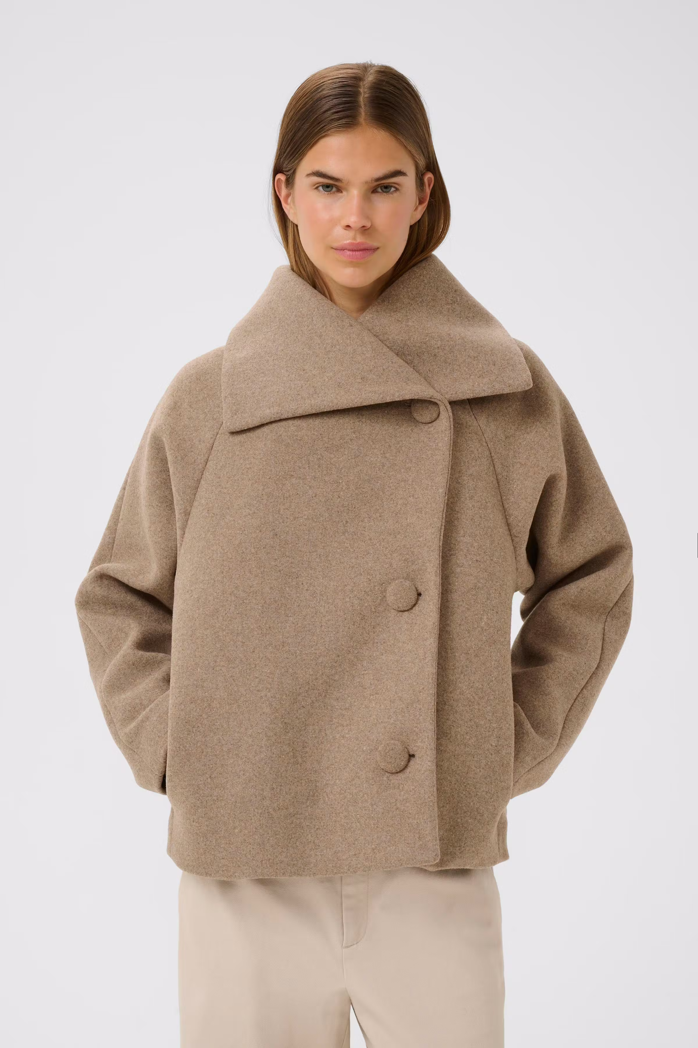 PerryIW Short Mantel LOOKBOOK FRONT 30110807-1813041