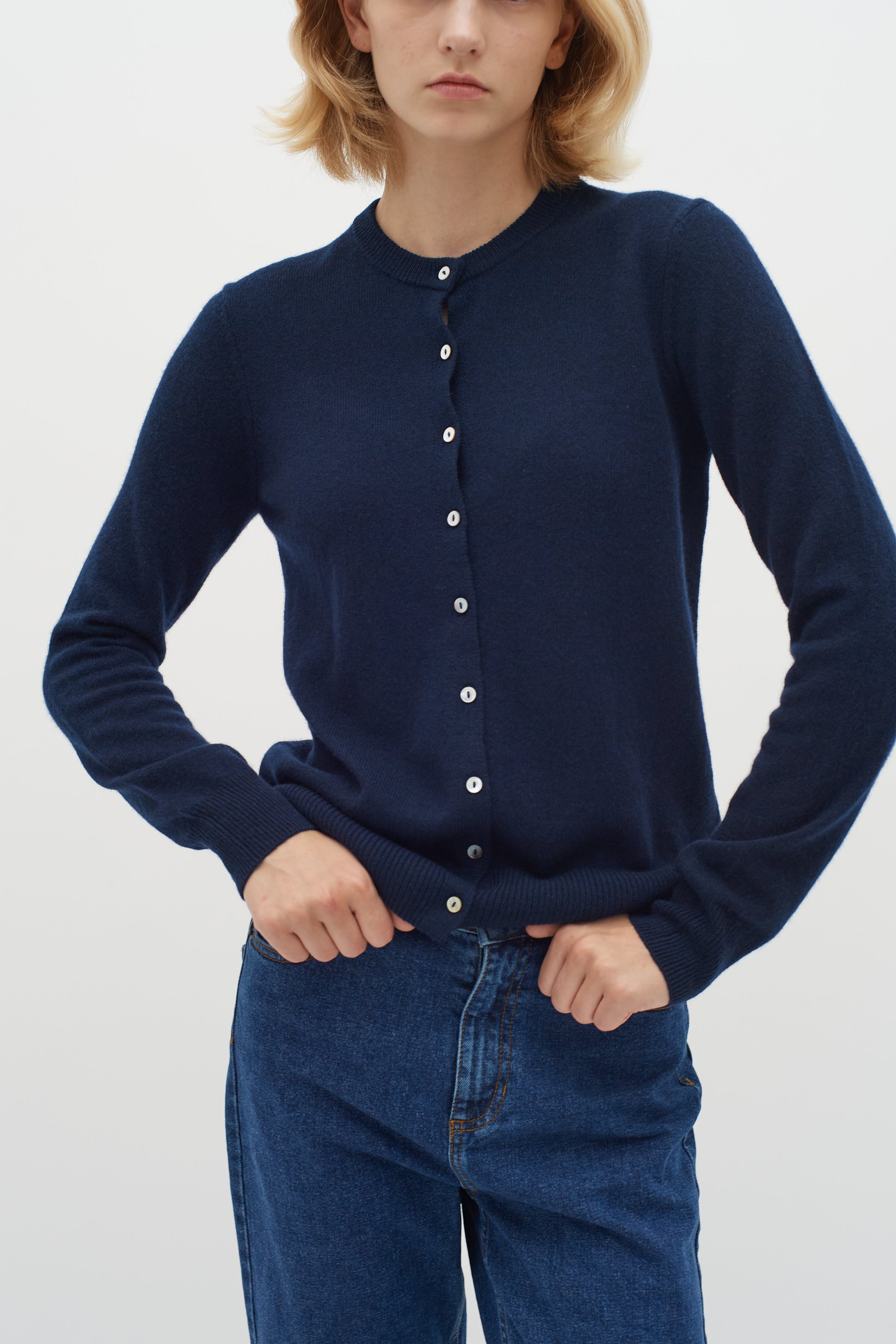 LukkaIW Cardigan LOOKBOOK FRONT 30107630-300005