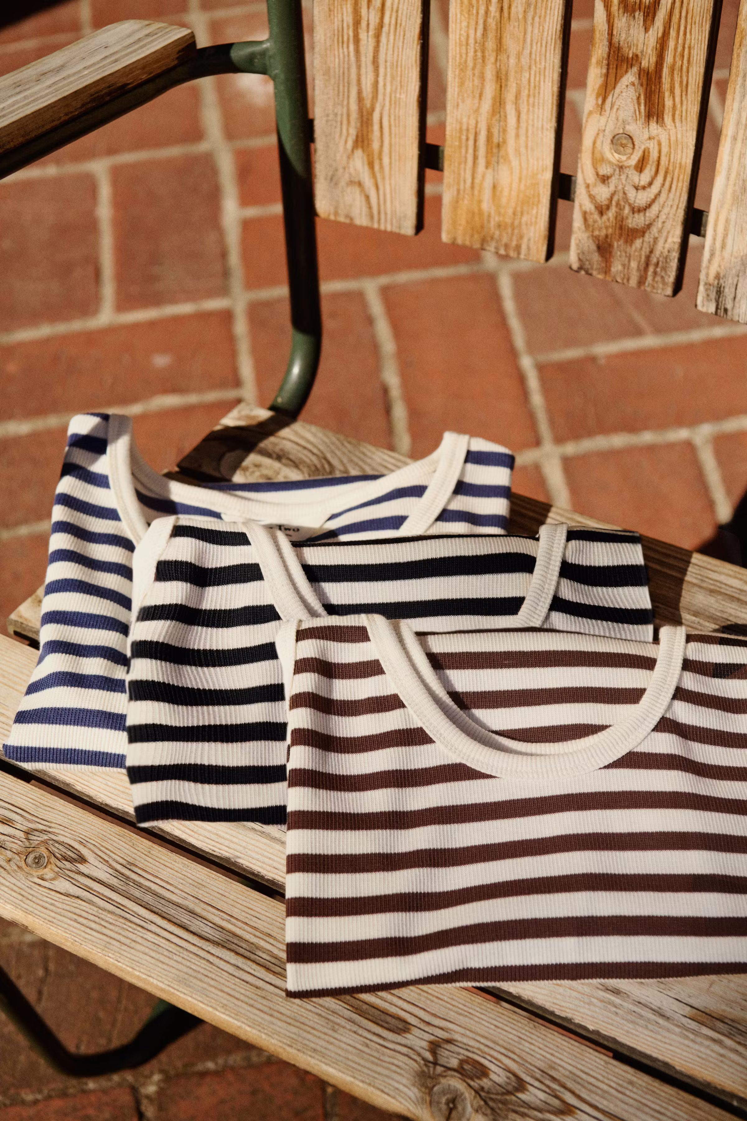 RoselynPW Top LOCATION NONE 30309651-303782