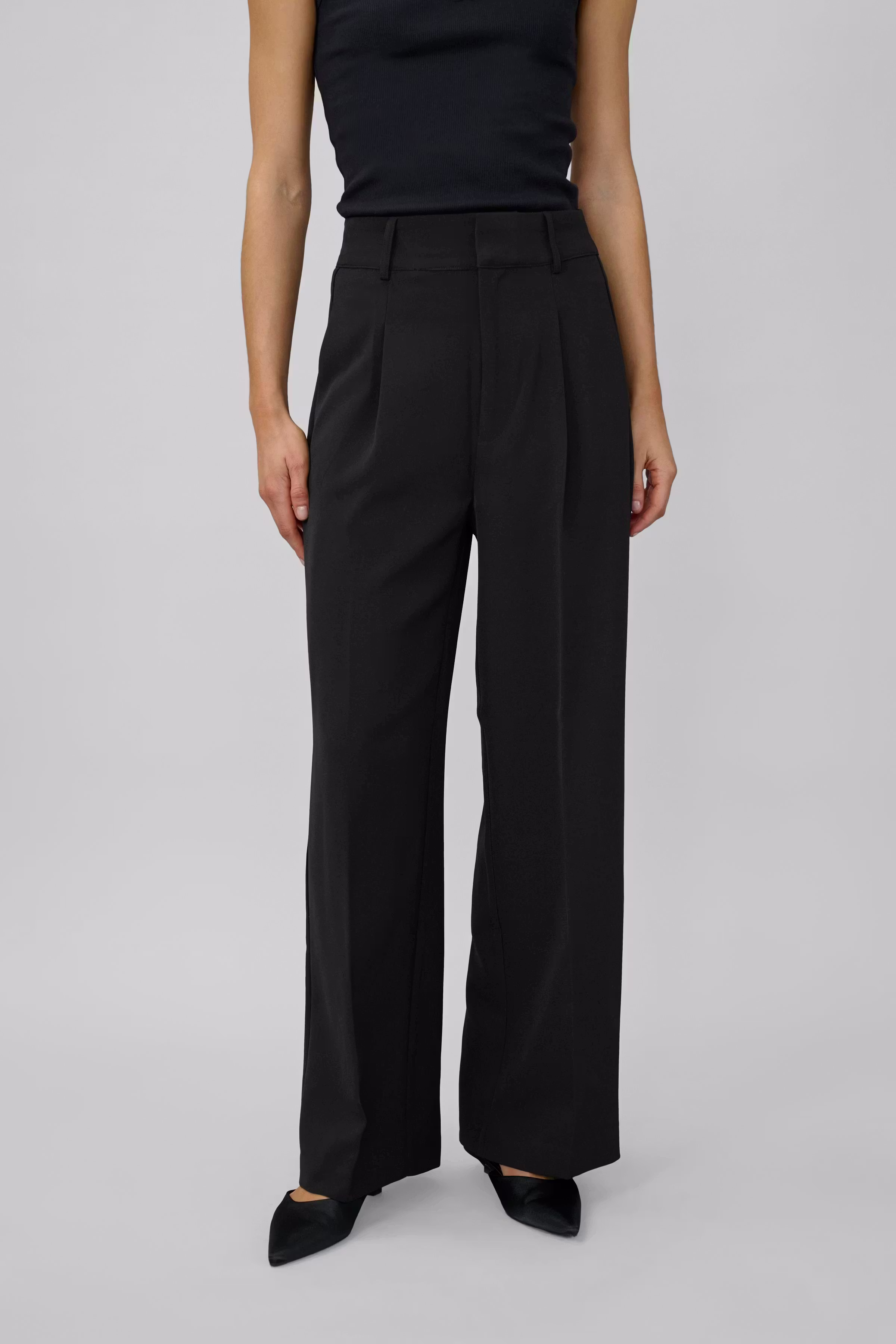 28 THE TAILORED HIGH PANT LOOKBOOK FRONT 10703971-100031