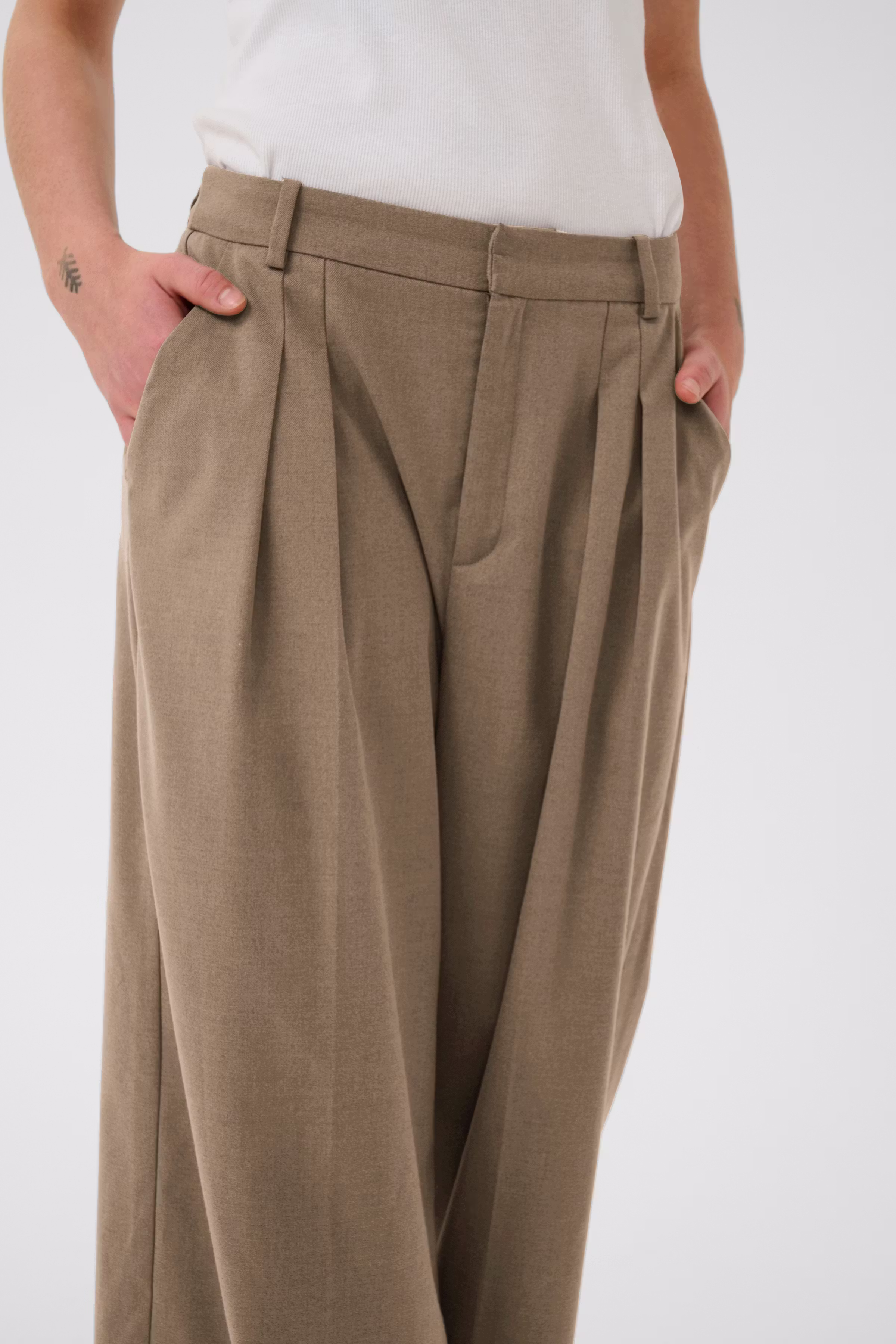 CaciaGZ Trousers LOOKBOOK DETAIL 10909729-106856