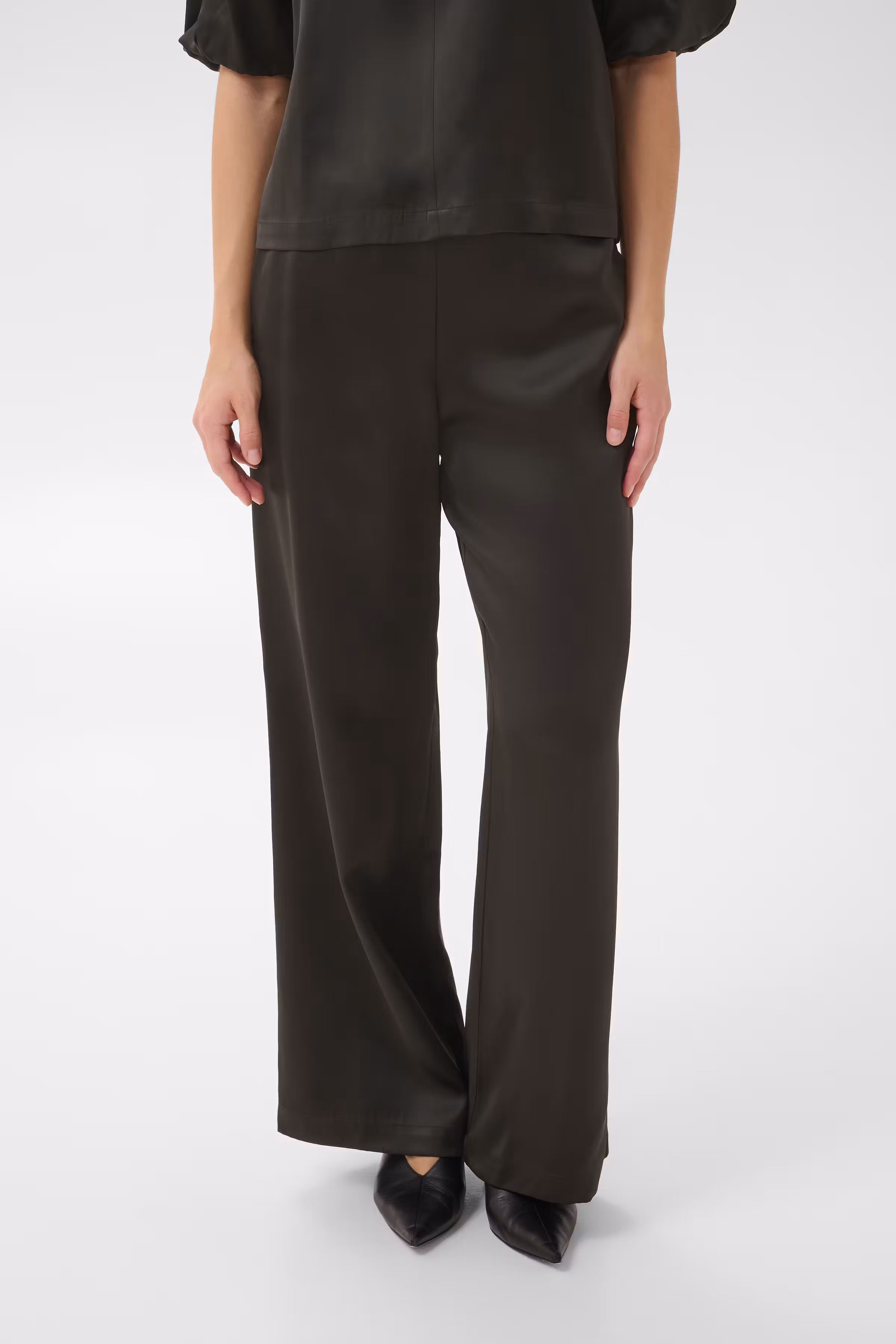 DalillaPW Byxor LOOKBOOK FRONT 30310929-194008