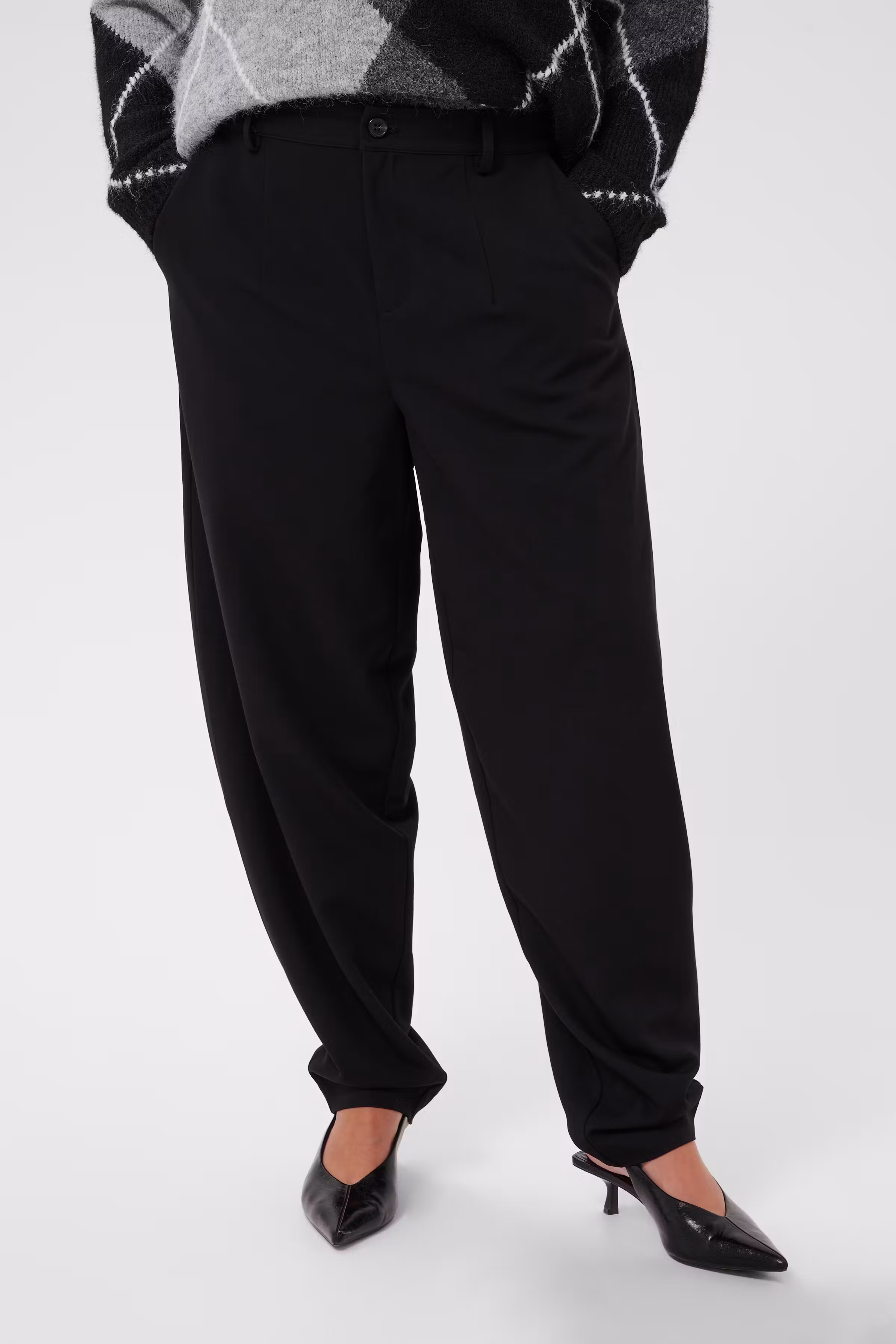 KCsakira Trousers LOOKBOOK FRONT 10584442-100121