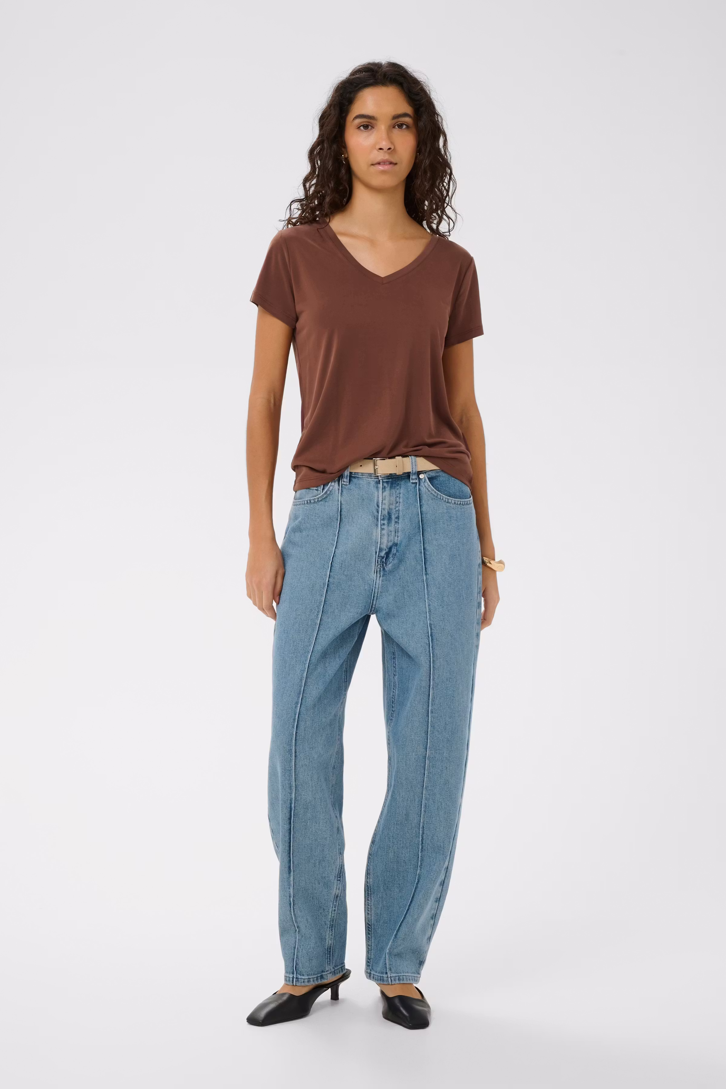 SLColumbine V-neck T-shirt LOOKBOOK FRONT 30404284-191220