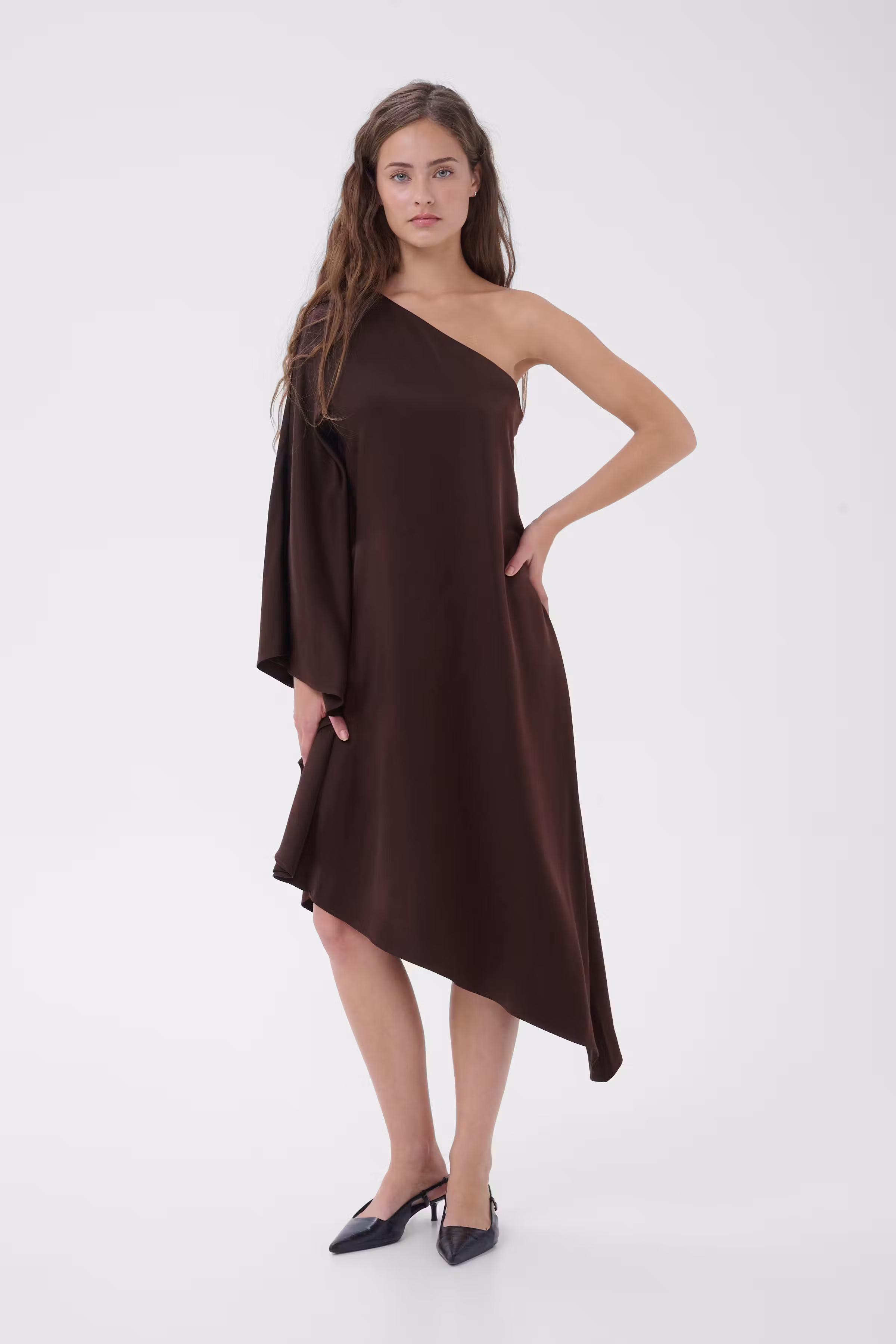 MWEstelle Asymmetrisches Satinkleid LOOKBOOK FRONT 10705787-191110