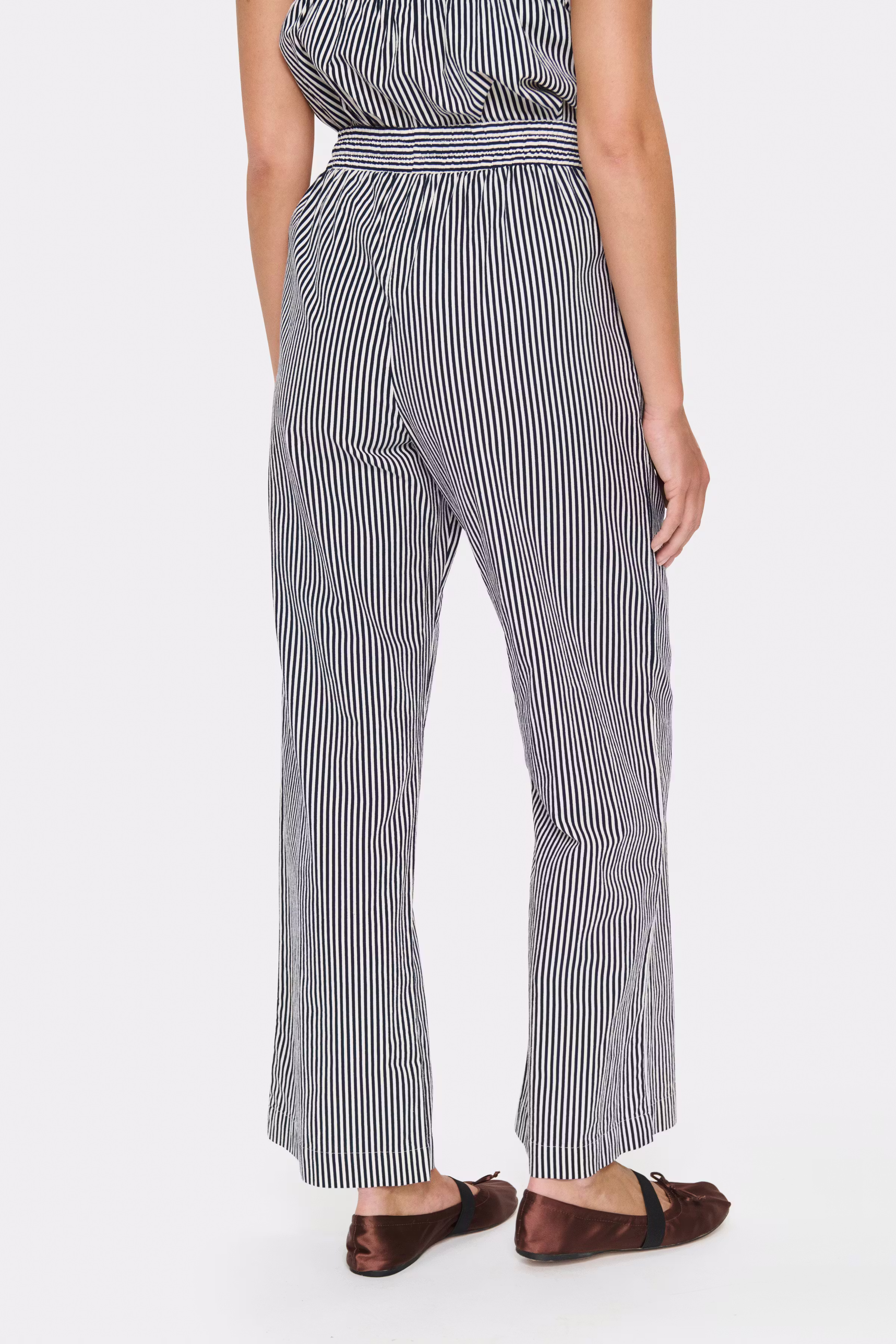 ZalindaSZ Hose LOOKBOOK BACK 30513892-303492