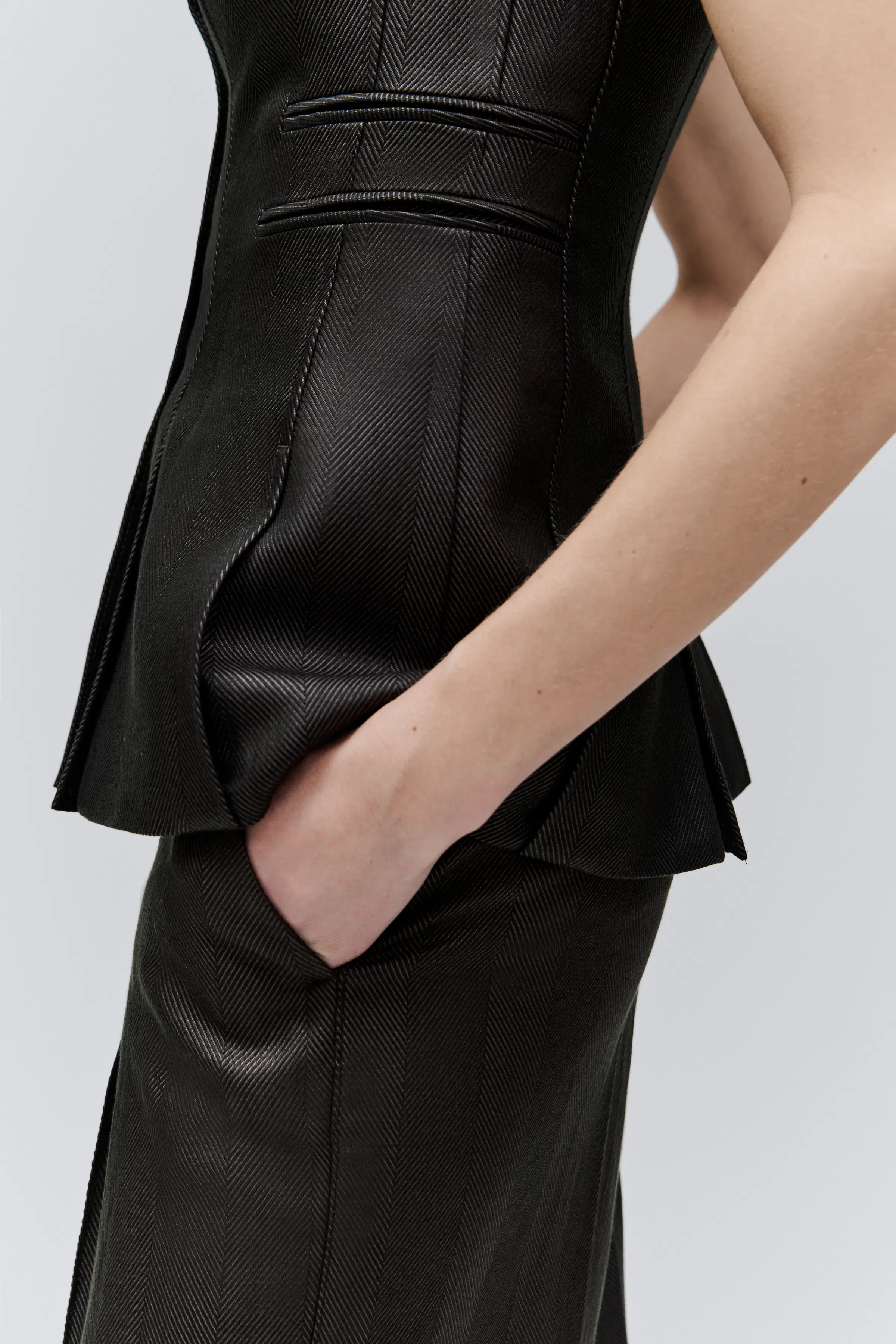 IOJACOBINA VEST LOOKBOOK DETAIL 30600710-BR291