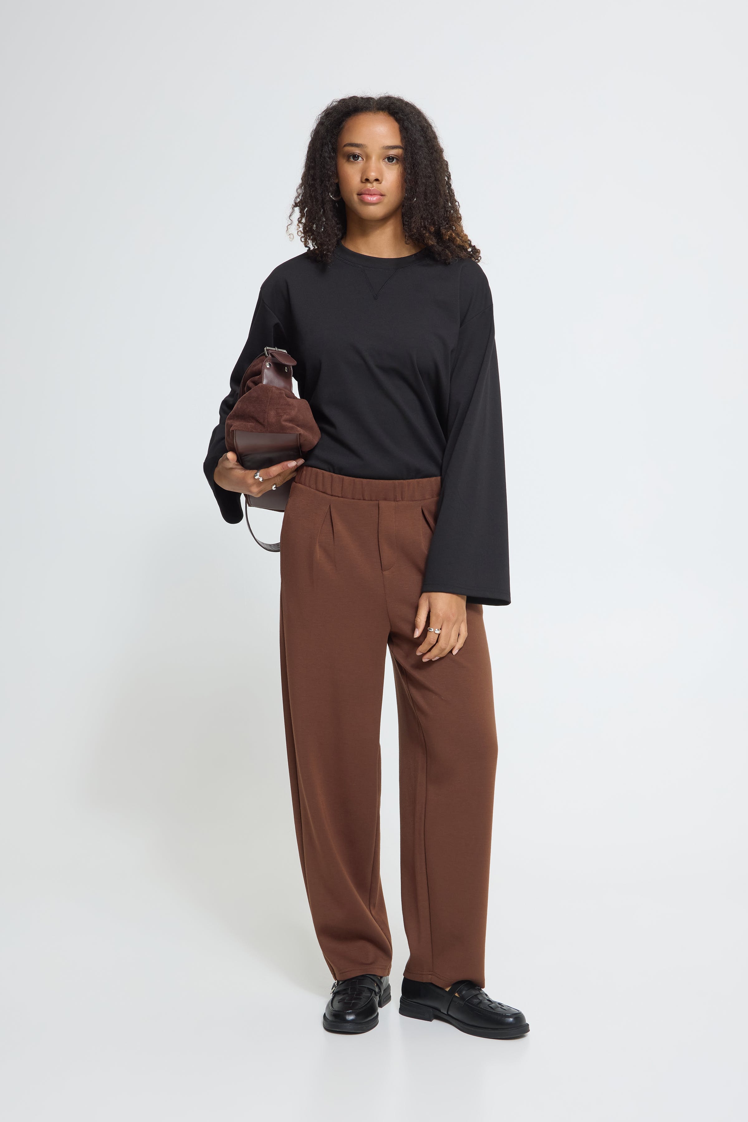 IHNAIDA Hose LOOKBOOK FRONT 20126134-191419