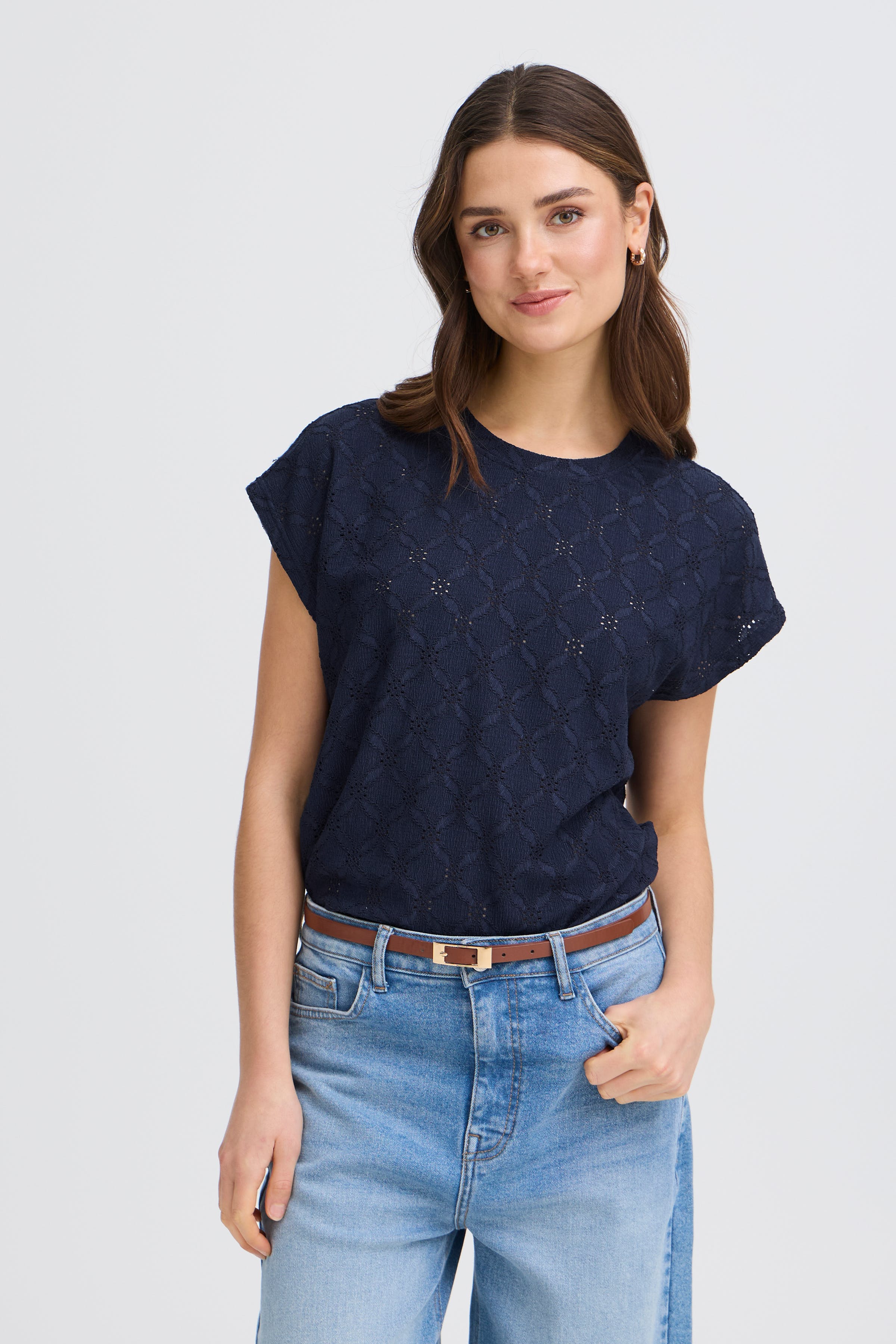 FRIMIRA T-shirt LOOKBOOK FRONT 20617940-193923