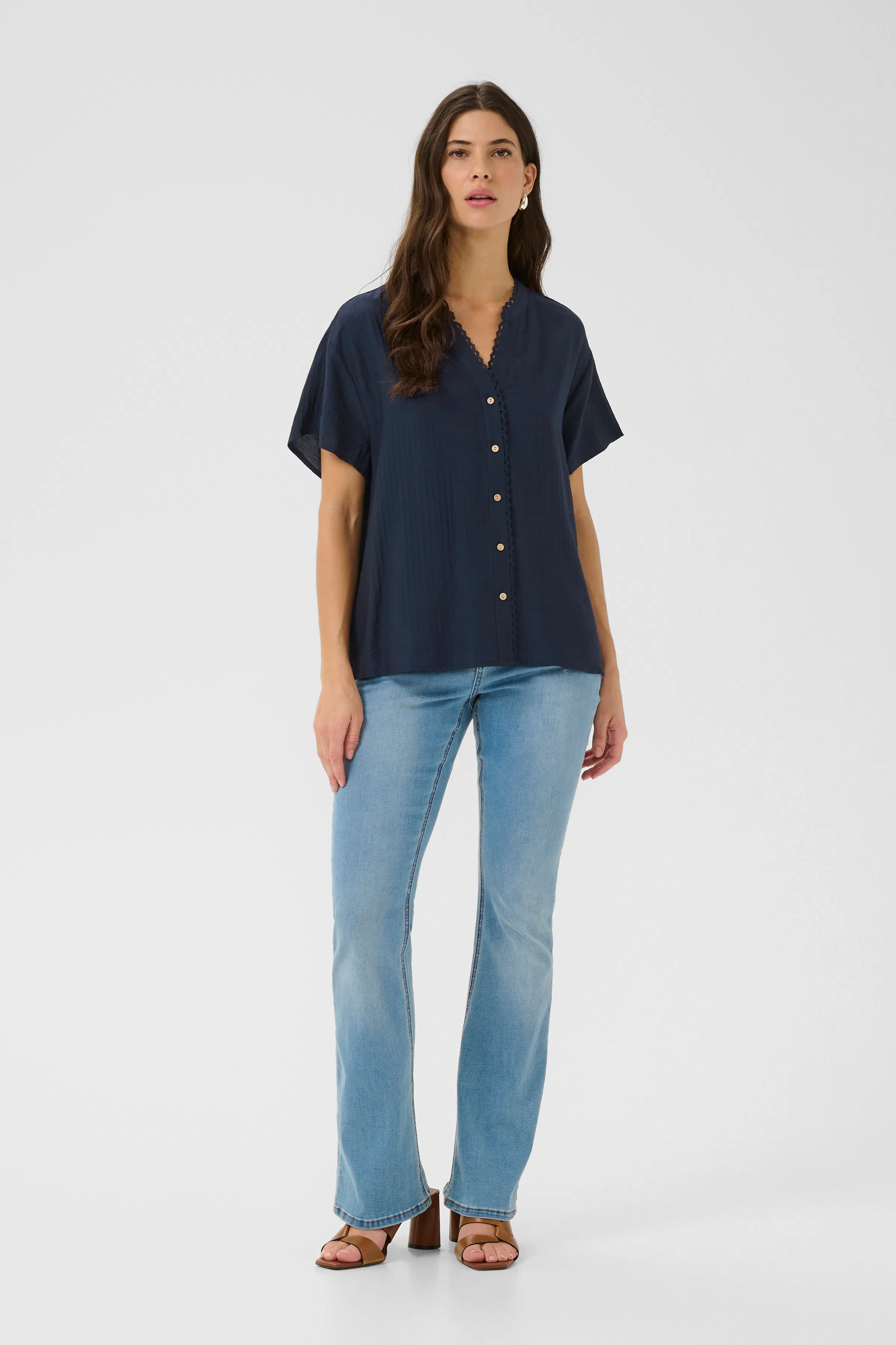 CRLori Shirt LOOKBOOK FRONT 10613828-193923