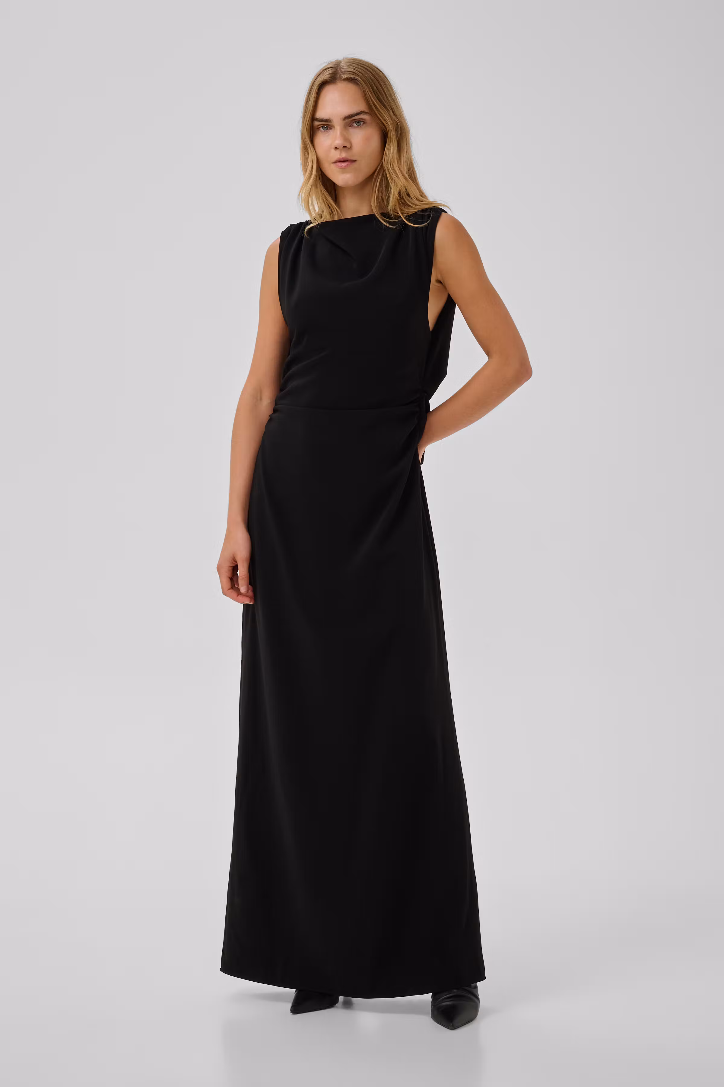 MWMille Kleid mit tiefem Rückenausschnitt LOOKBOOK FRONT 10705777-100031