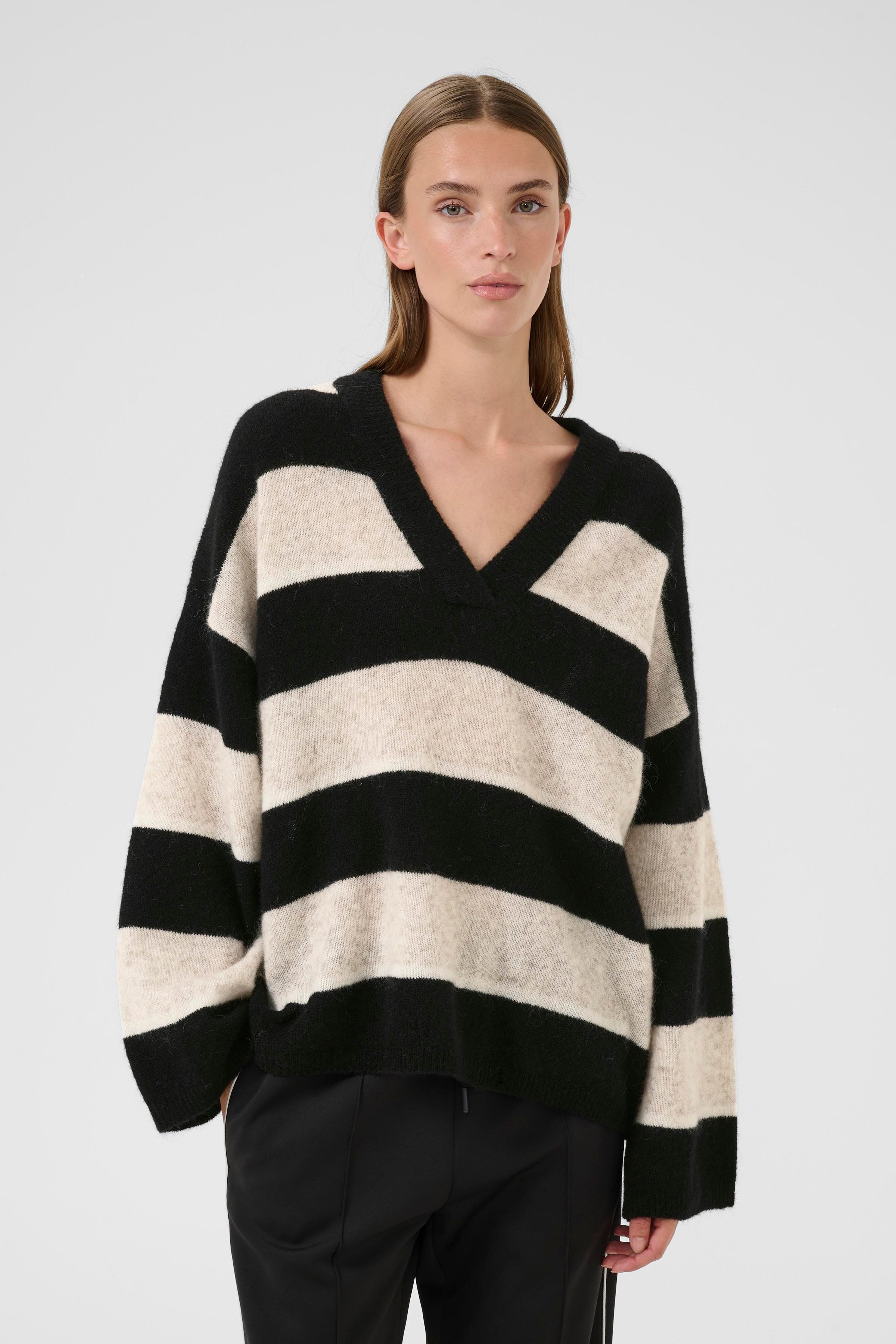 KBZelda Pullover LOOKBOOK FRONT 10105601-108562