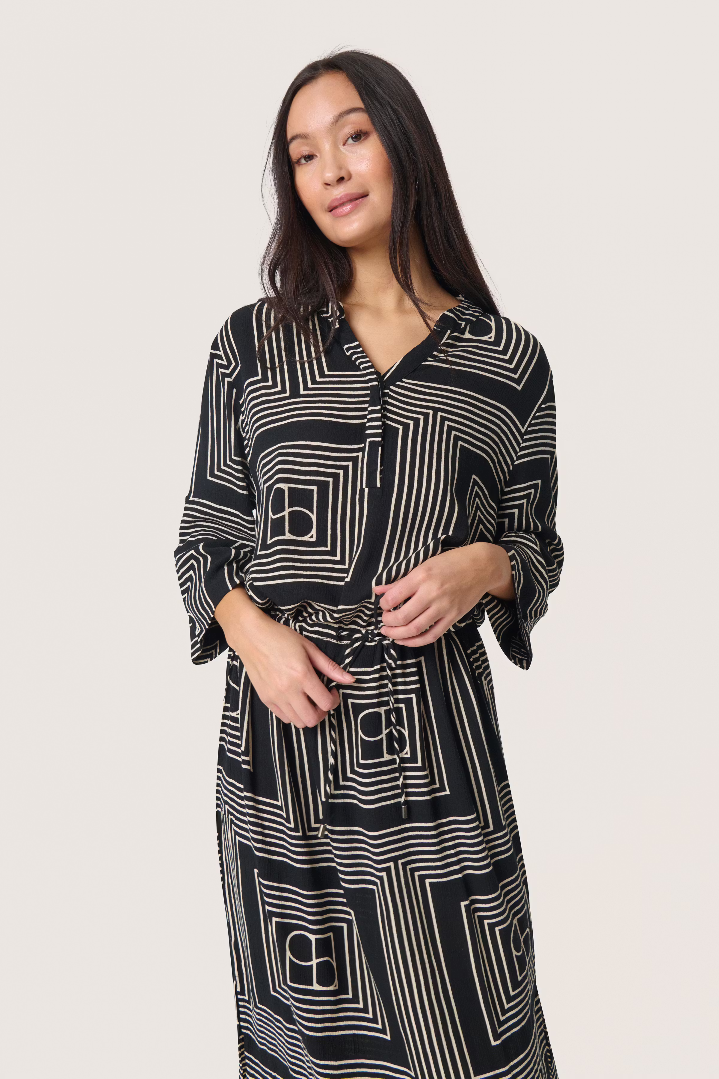 Zaya Dress LOOKBOOK FRONT 30403113-303940