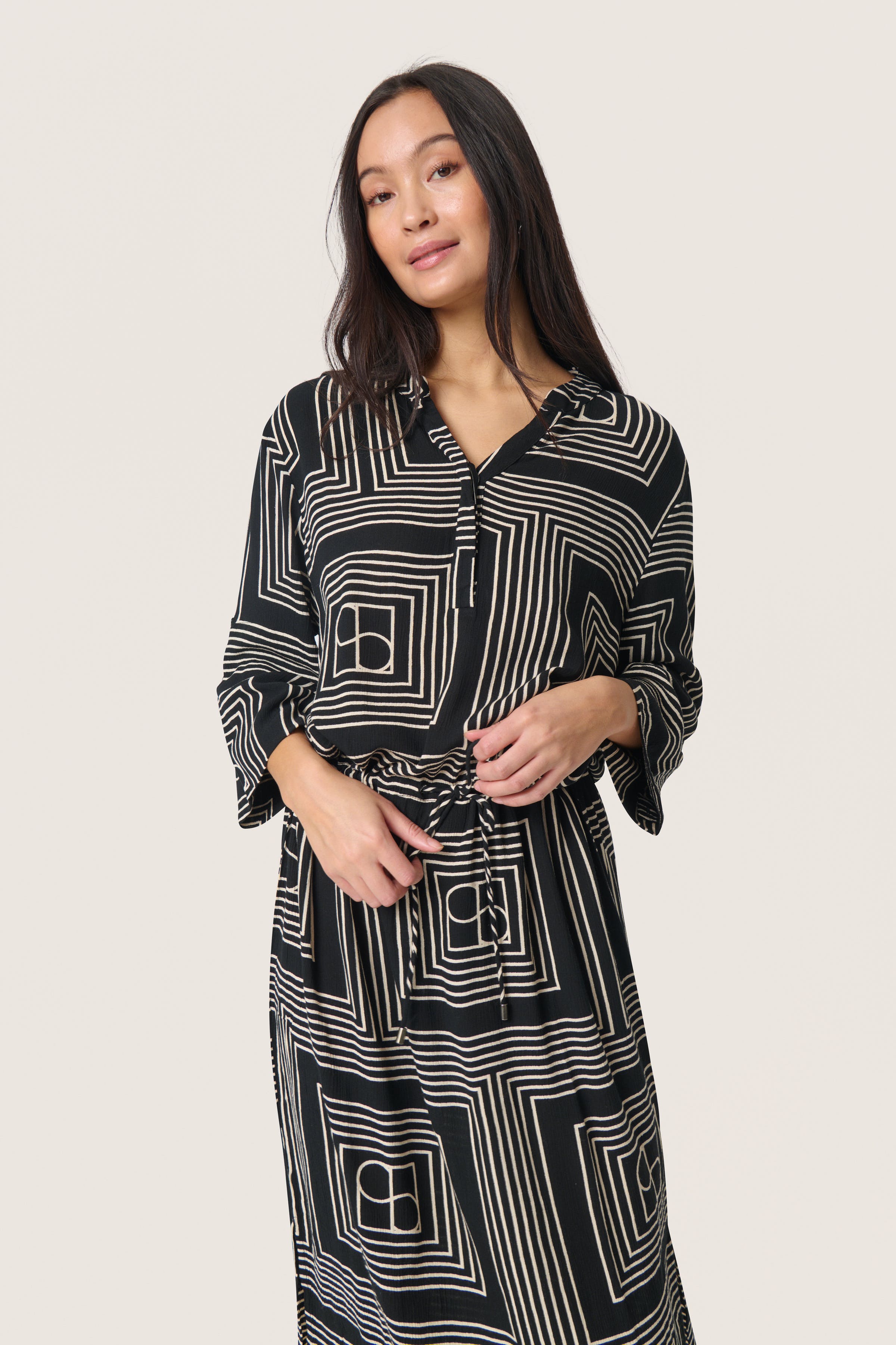 Zaya Dress LOOKBOOK FRONT 30403113-303940