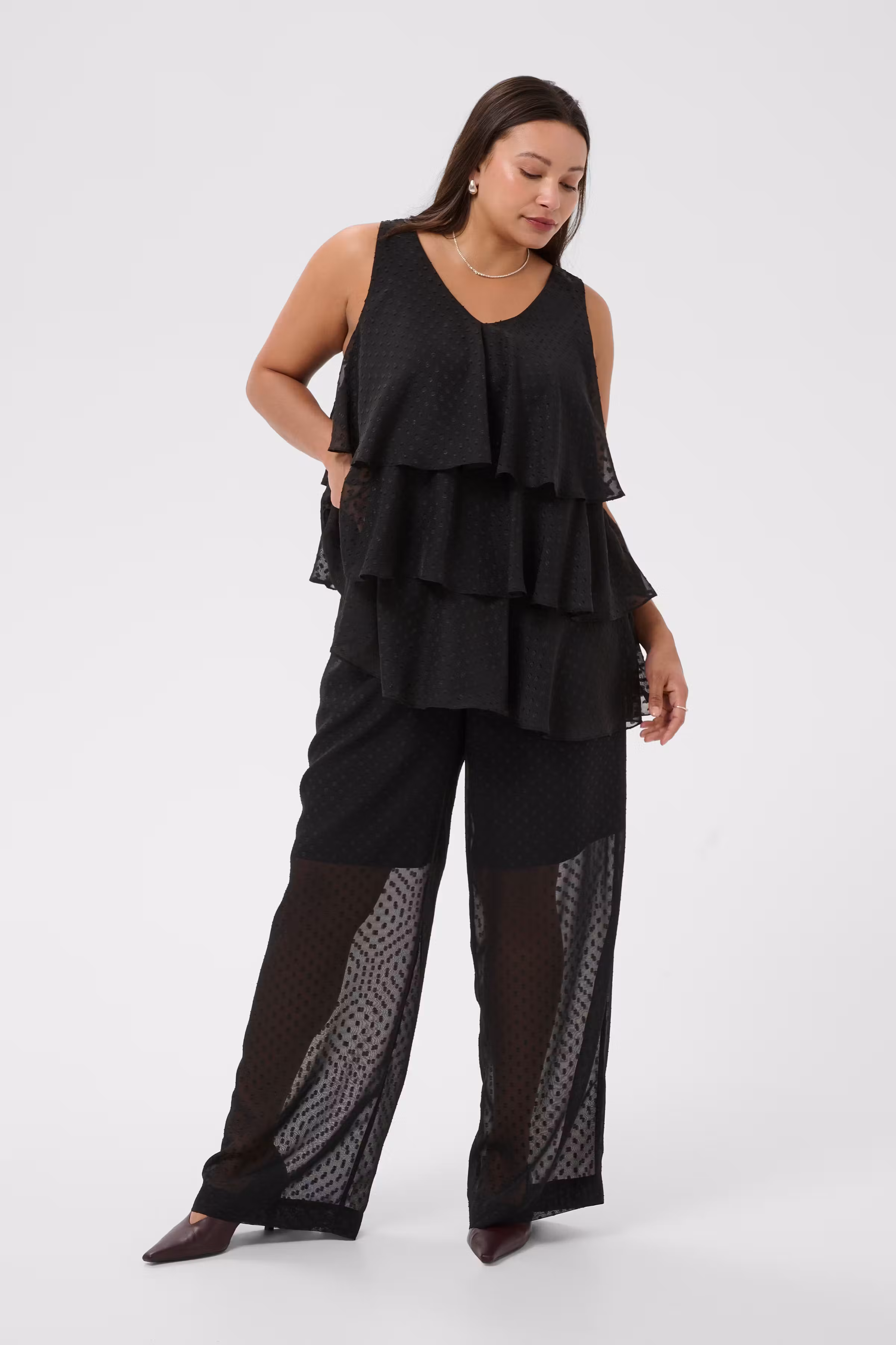 KCrinah Hose LOOKBOOK FRONT 10584570-100121
