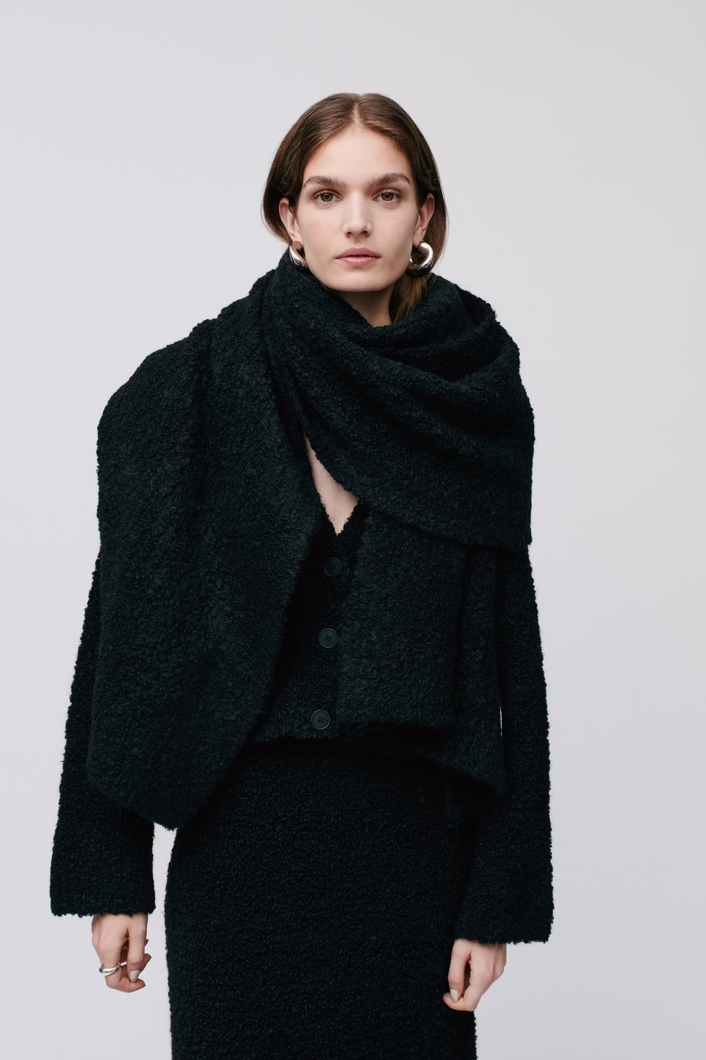 ALINA Tuch LOOKBOOK FRONT 30600433-BK999