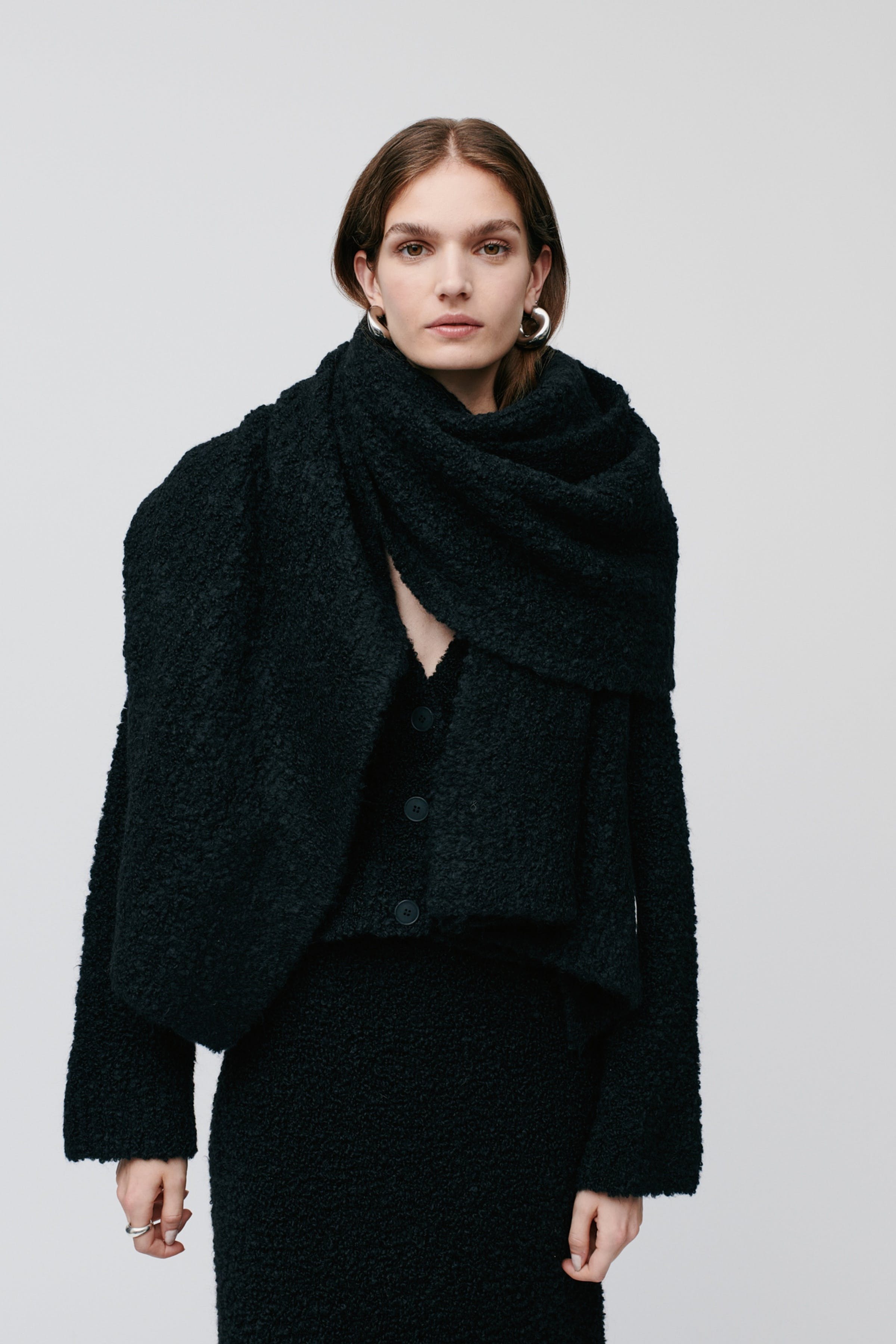 ALINA Tuch LOOKBOOK FRONT 30600433-BK999