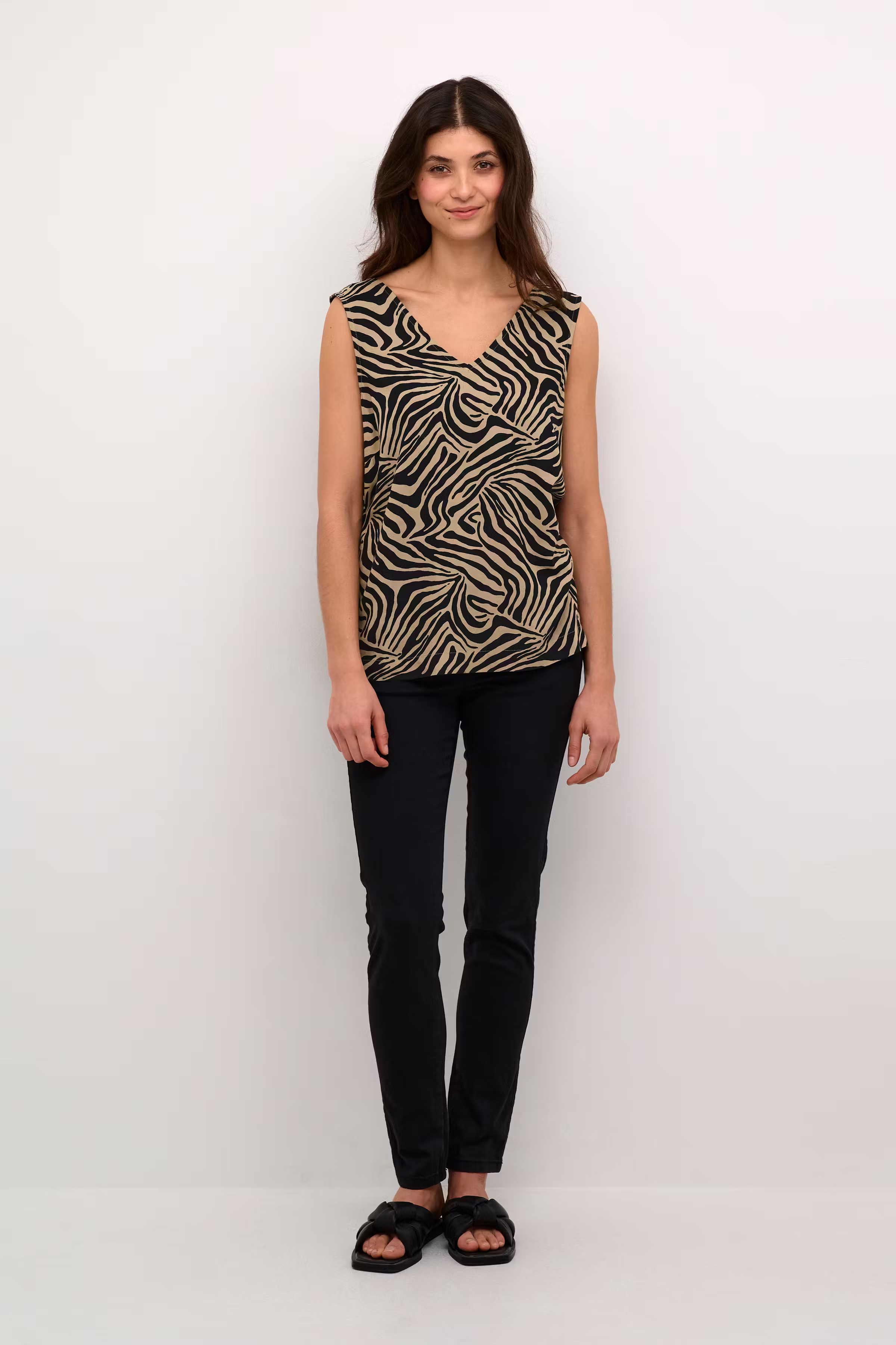 KAmilia Lin Top LOOKBOOK FRONT 10508426-106782