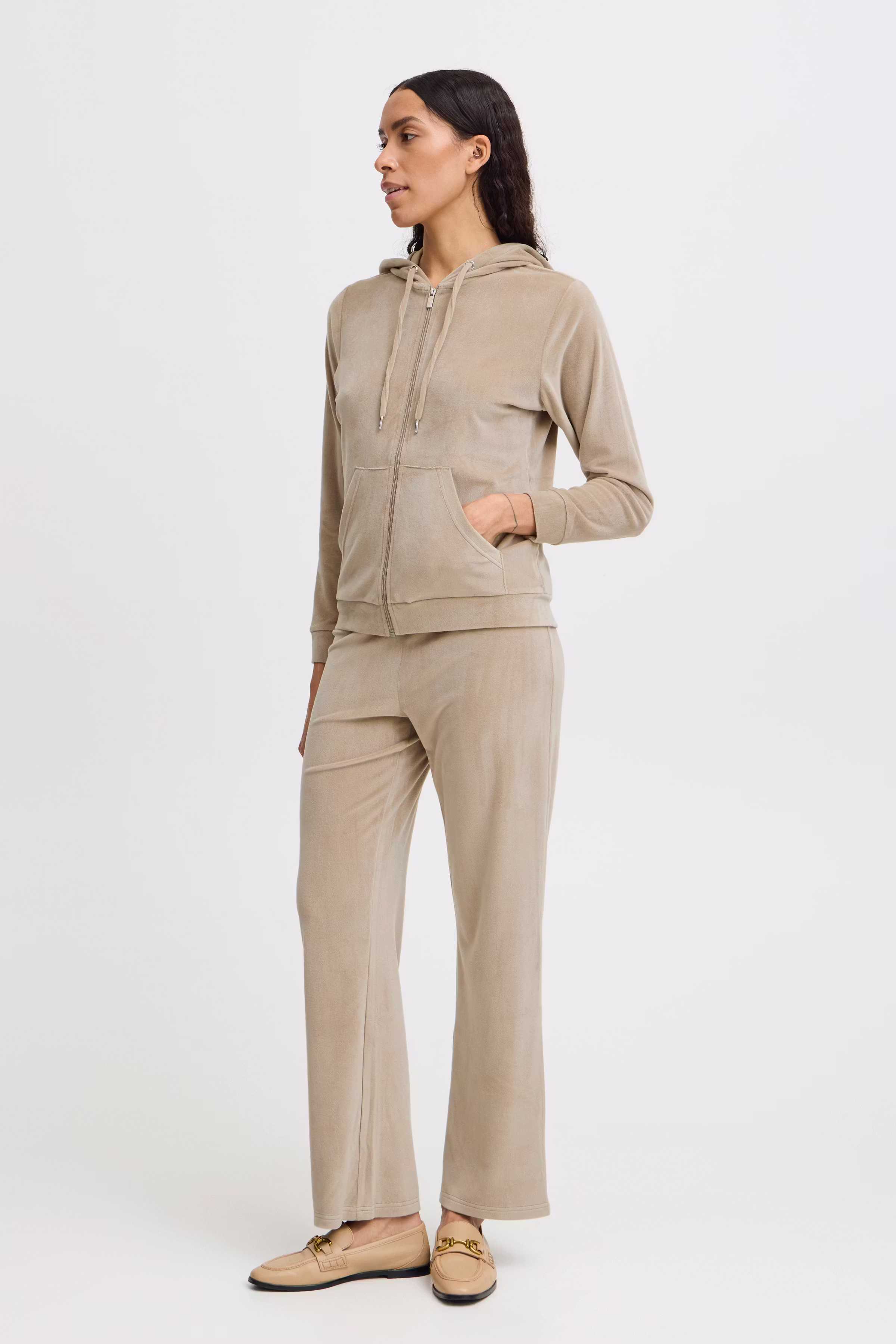 BYMITZA Joggedrakt LOOKBOOK FRONT 20810786-171105