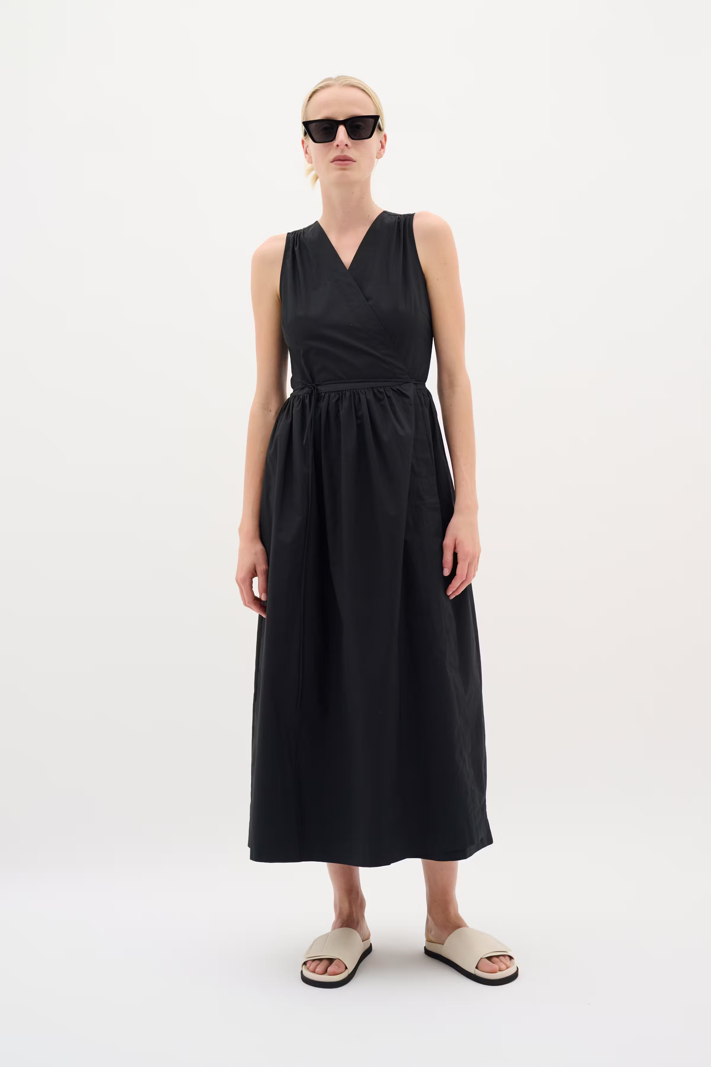 KennaIW Poplin wrap Kjole LOOKBOOK FRONT 30110535-194008