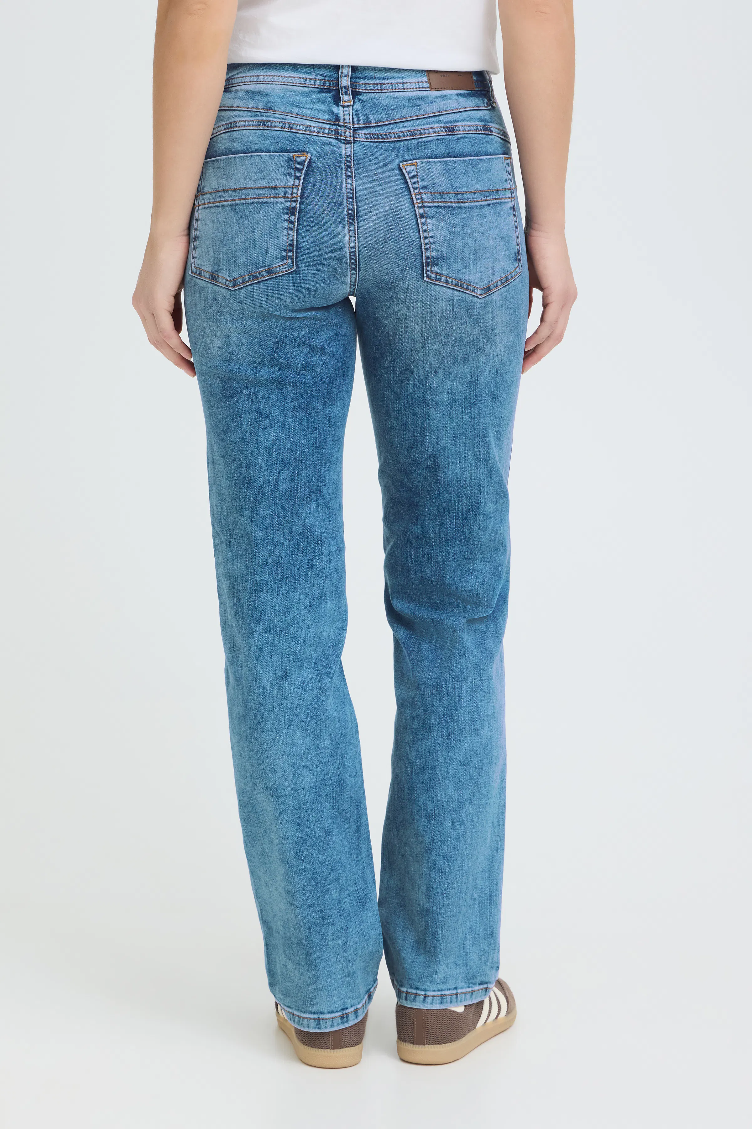 PZELLE HW Jeans Straight Leg LOOKBOOK BACK 50208008-200005