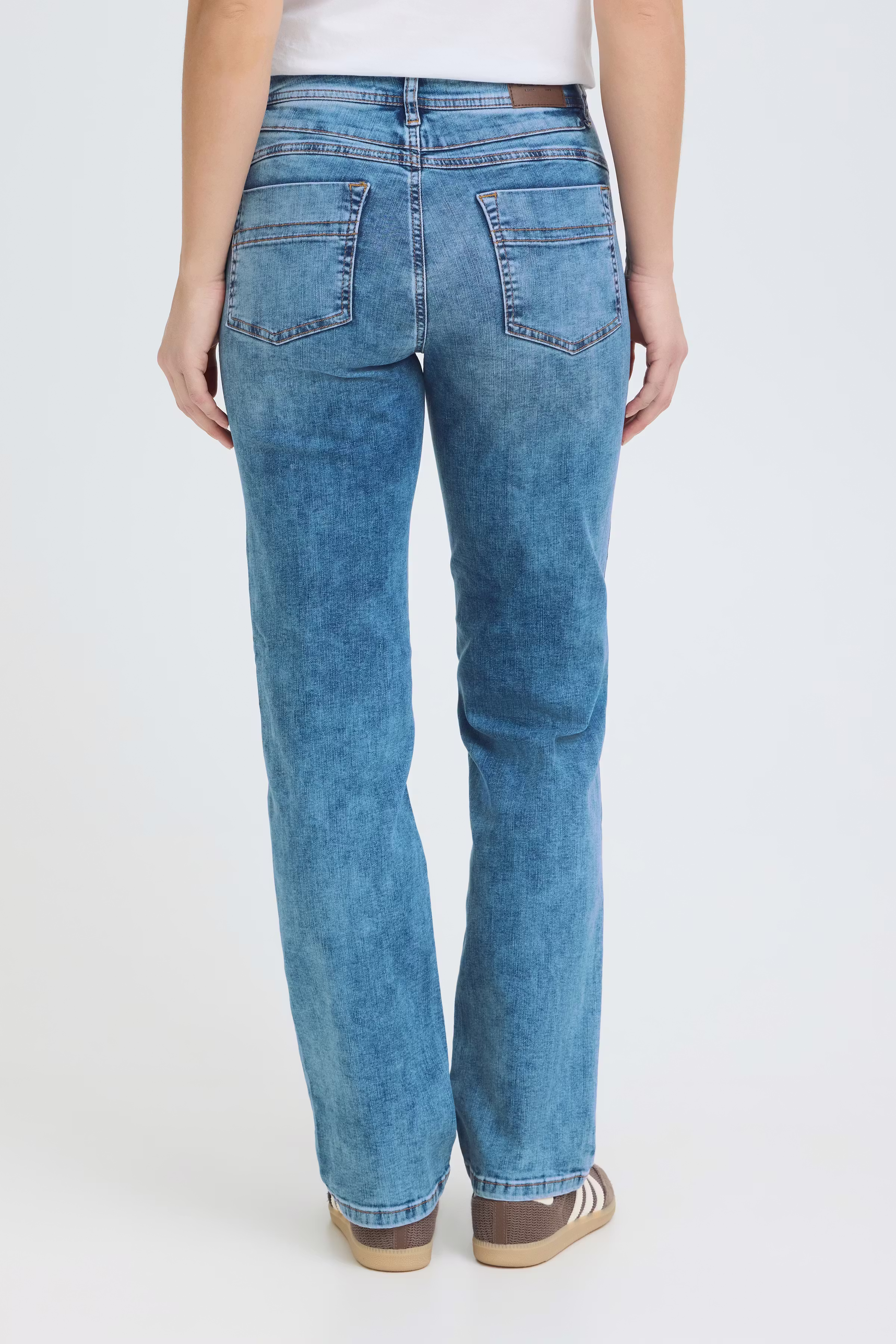 PZELLE HW Jeans Straight Leg LOOKBOOK BACK 50208008-200005