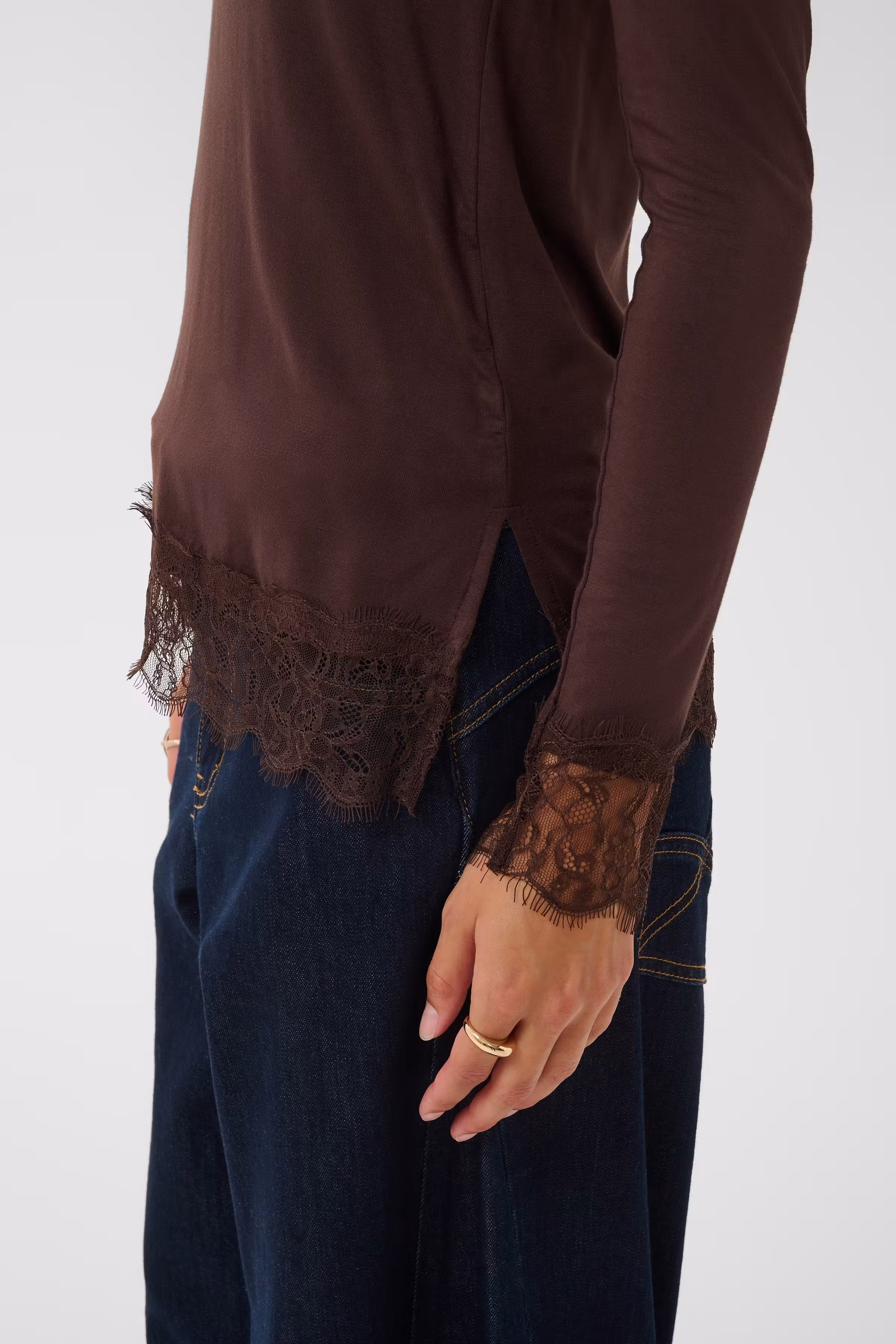 CRAlvaia Top LOOKBOOK DETAIL 10615771-191016