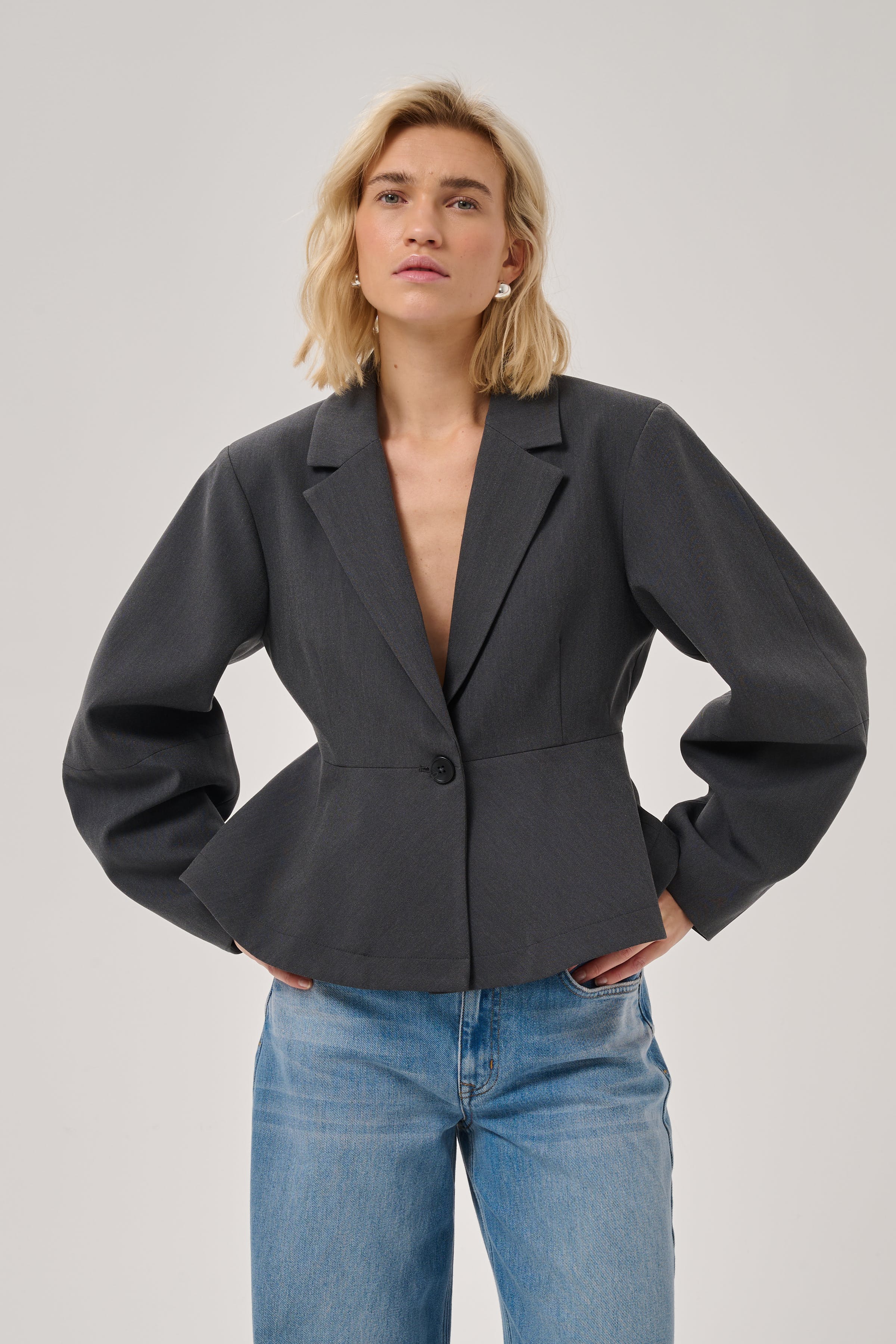 MWEvie Blazer LOOKBOOK FRONT 10705705-100379
