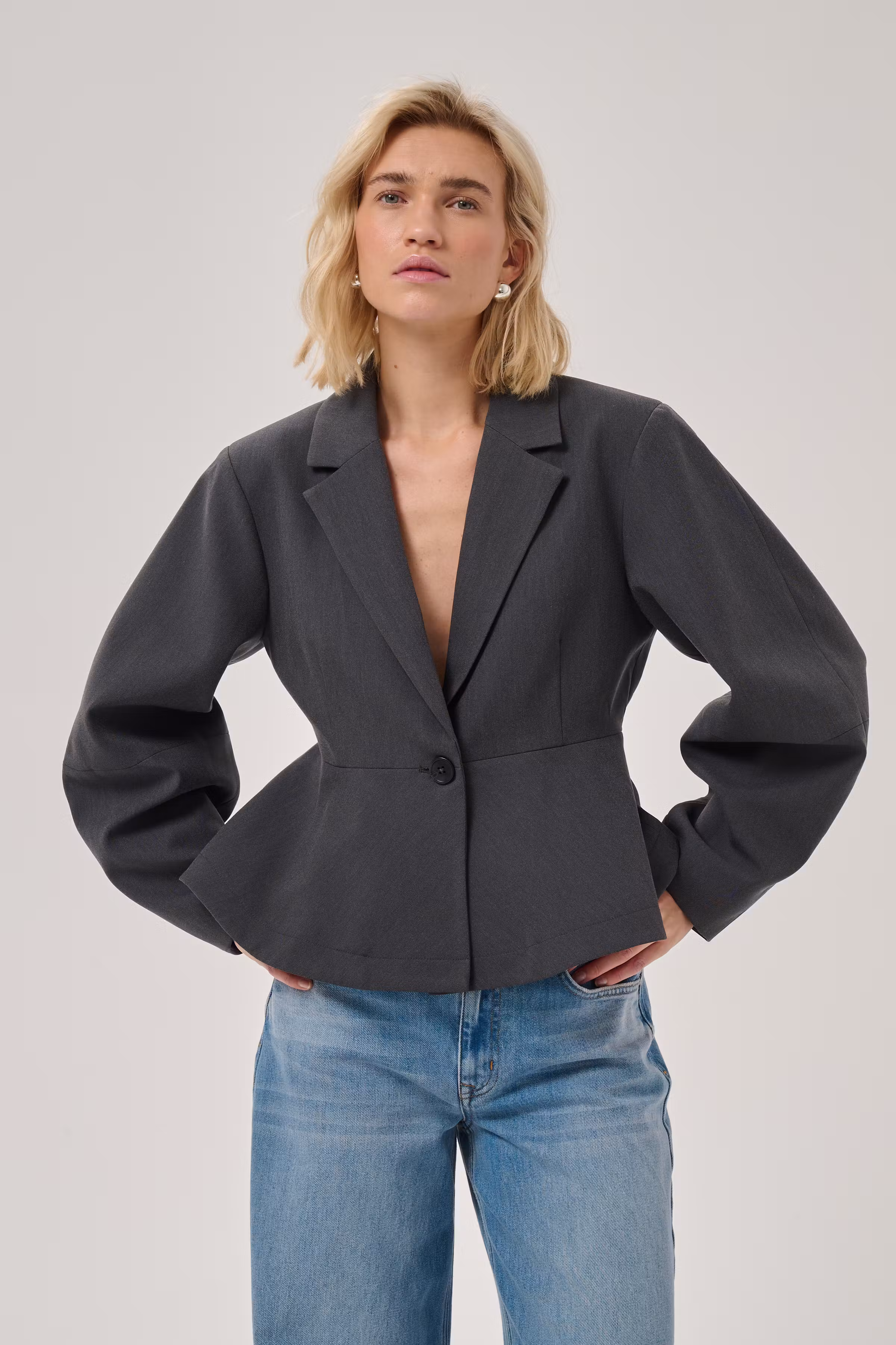 MWEvie Blazer LOOKBOOK FRONT 10705705-100379