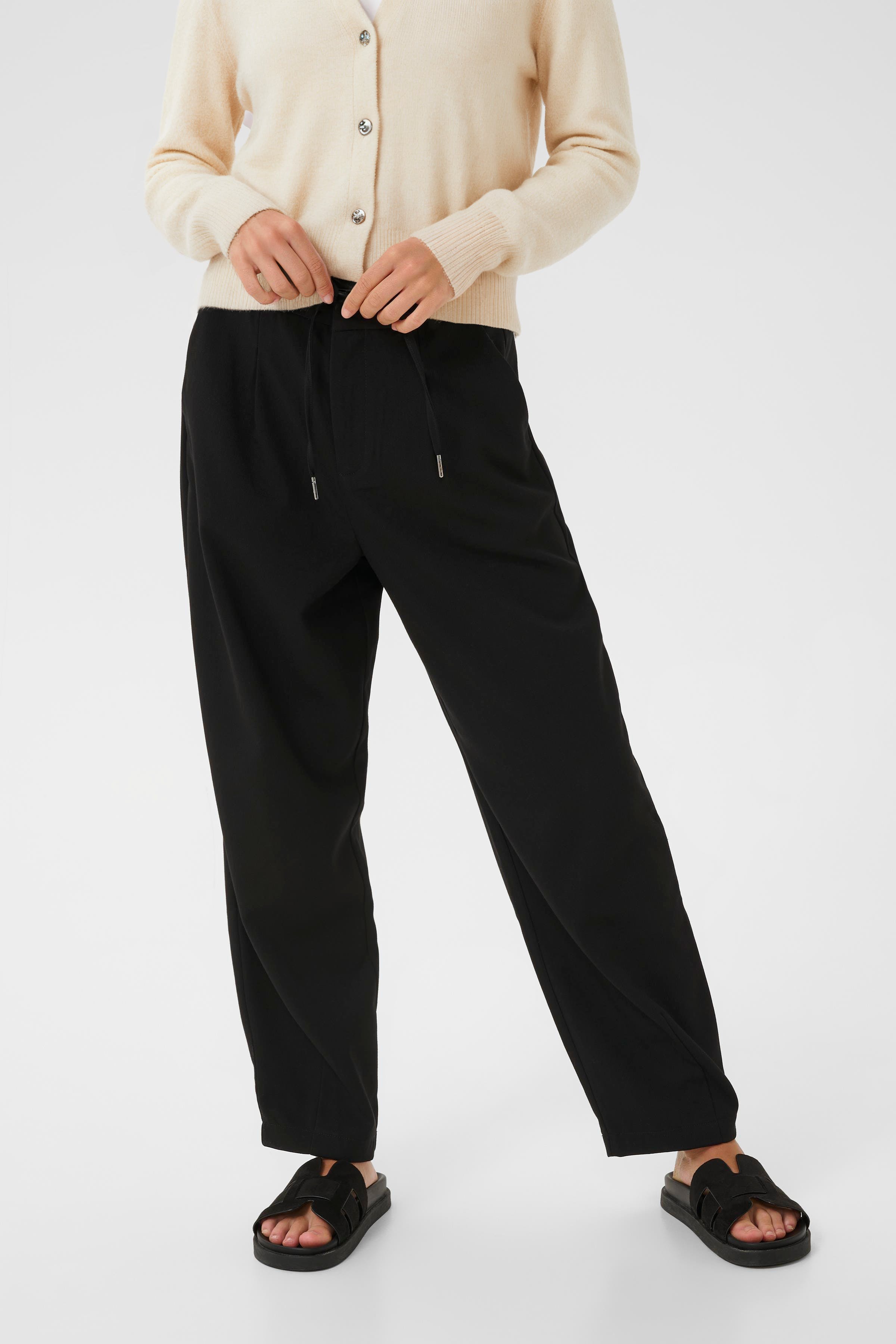 KAmerle Trousers LOOKBOOK FRONT 10511270-100121