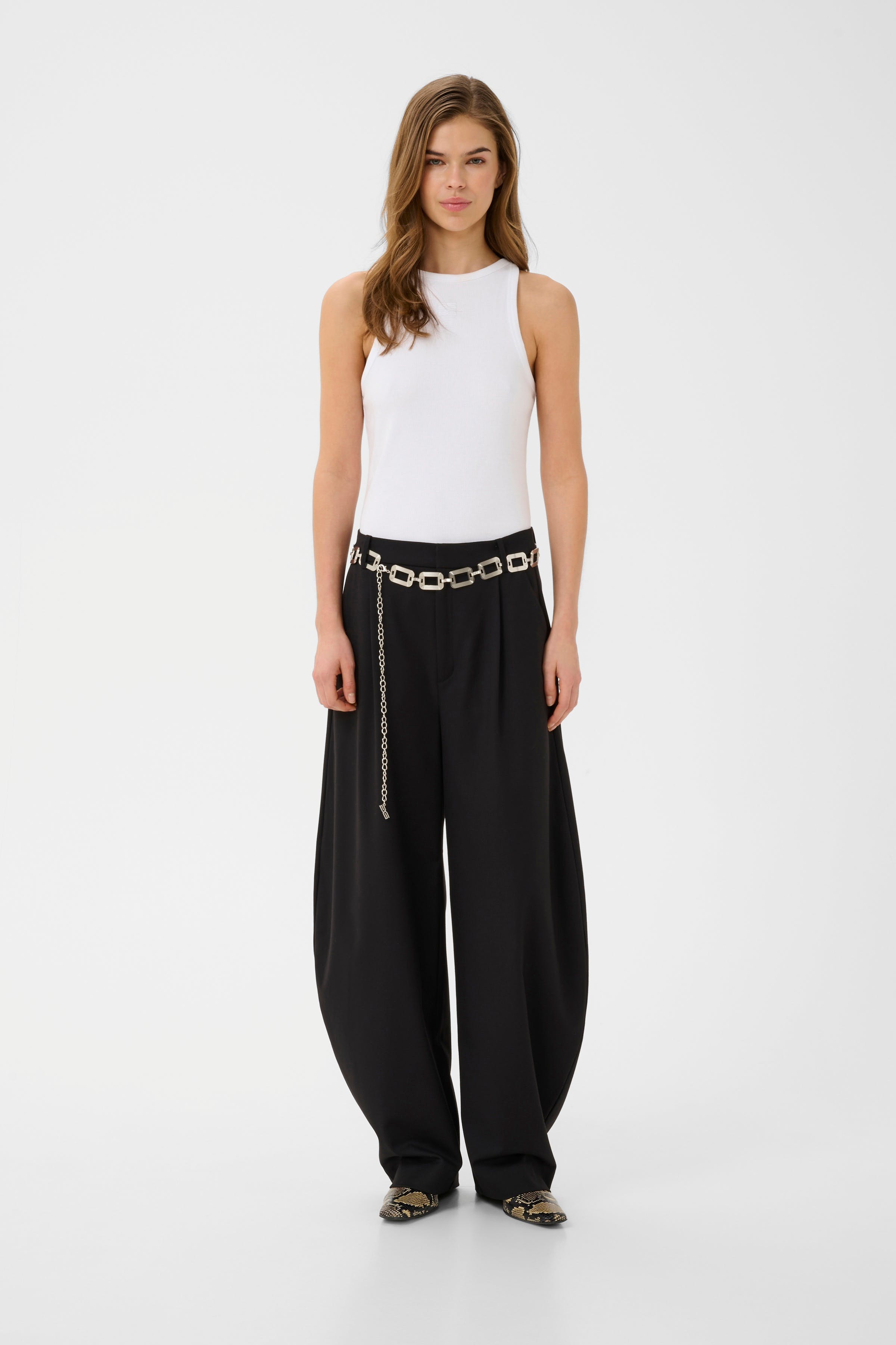 GZcallia Barrel pants LOOKBOOK FRONT 10910449-100017