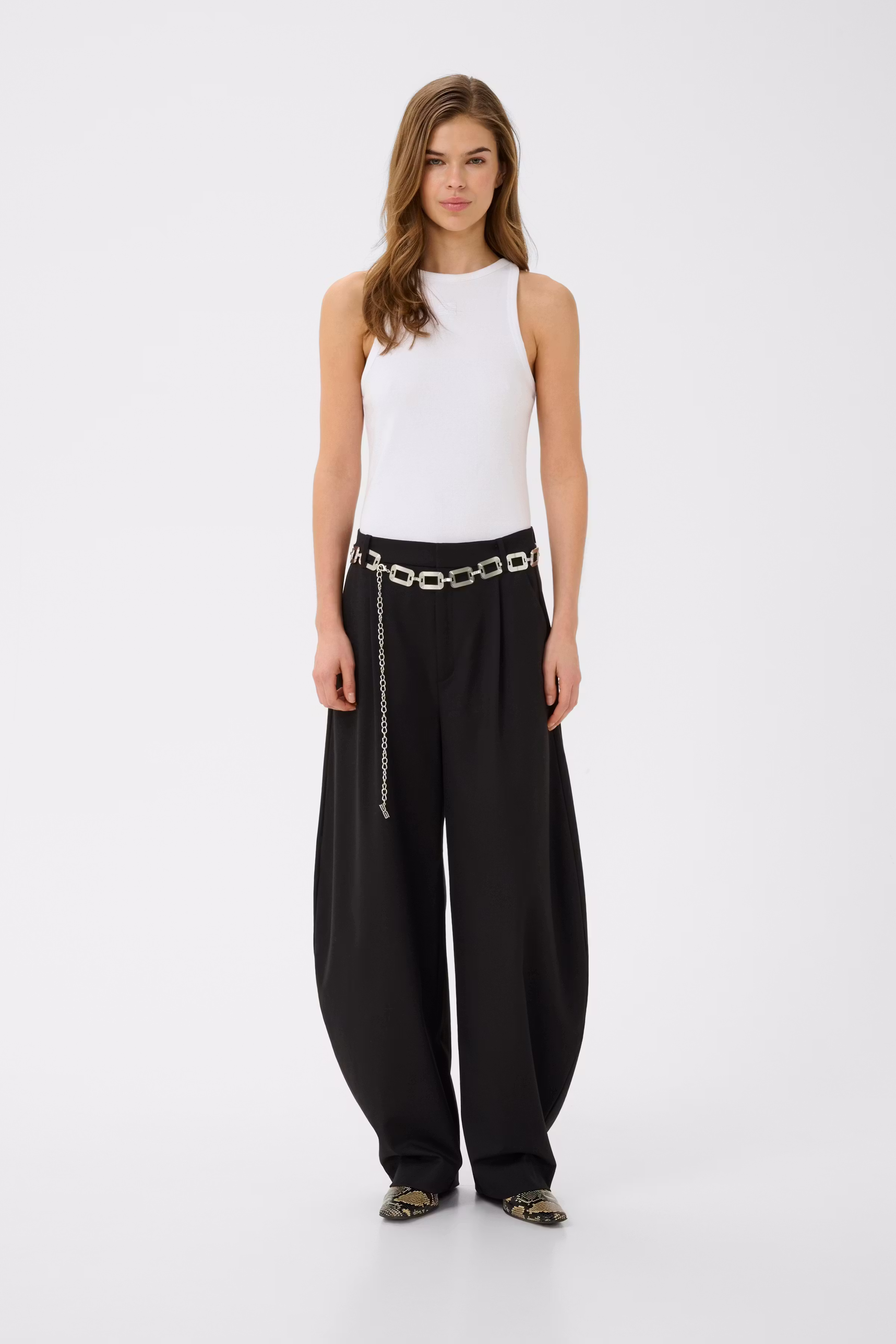 GZcallia Barrel pants LOOKBOOK FRONT 10910449-100017