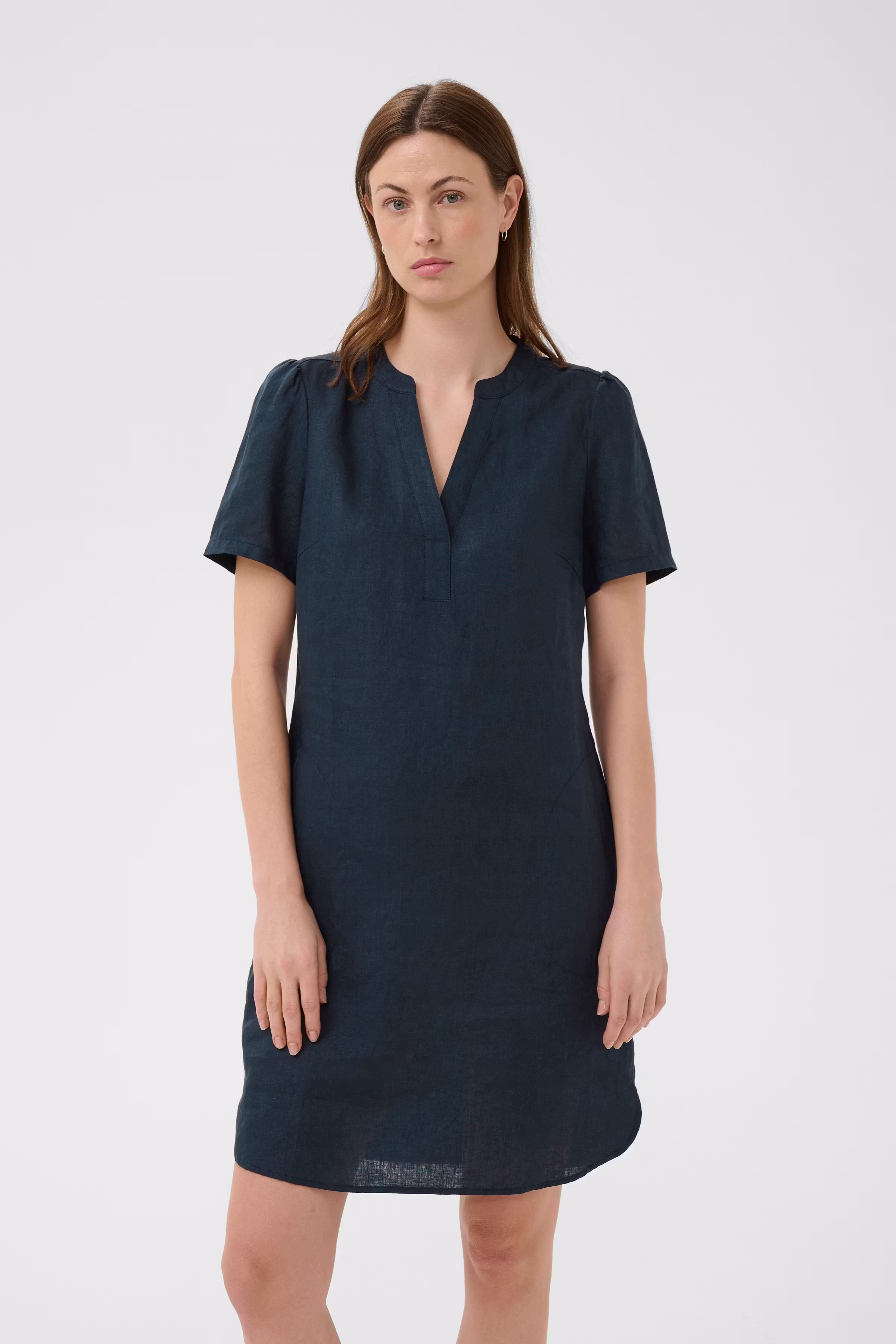 AminasePW Linneklänning LOOKBOOK FRONT 30306783-194109