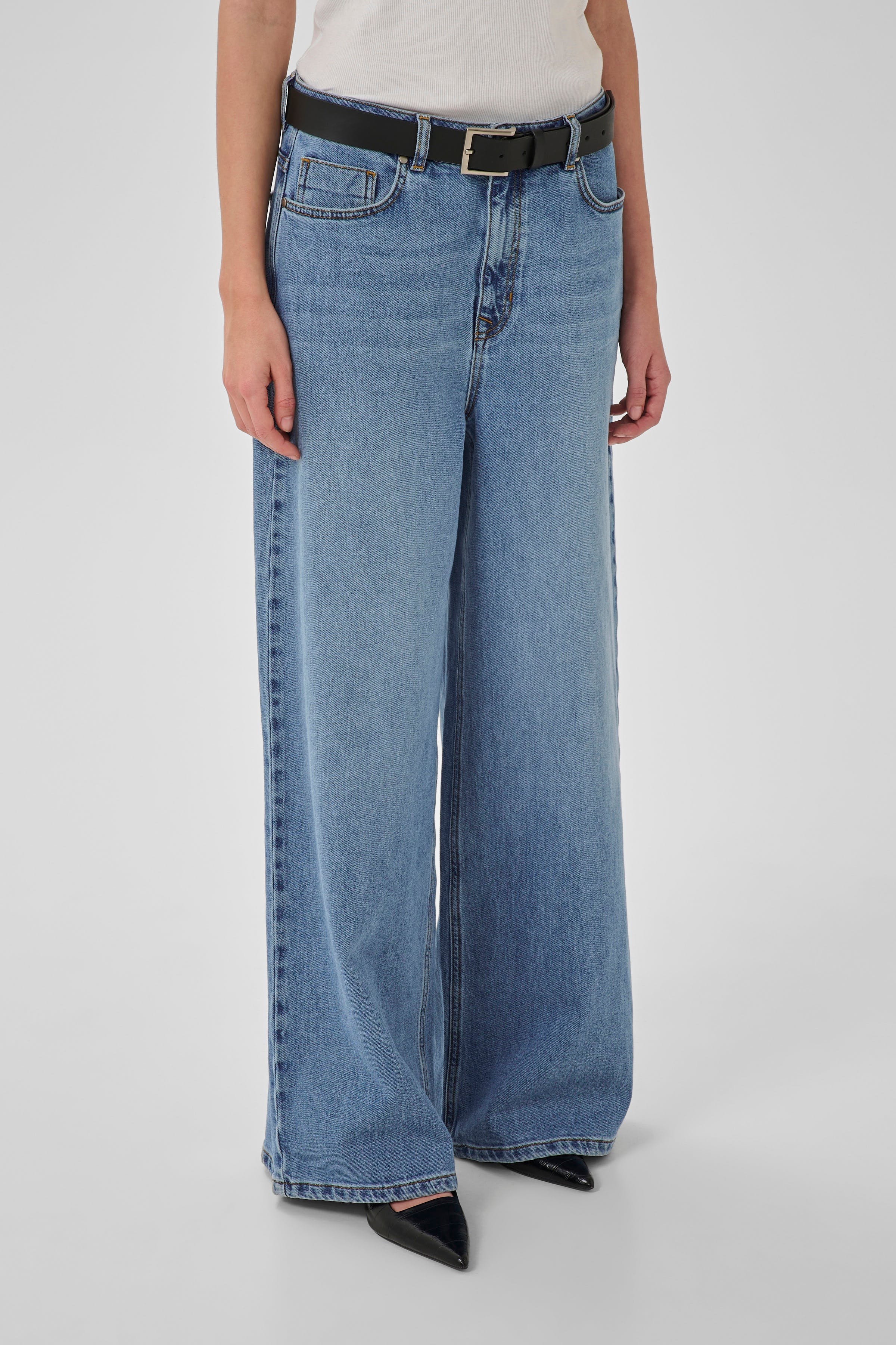 MWJessie Jeans LOOKBOOK FRONT 10705478-100053