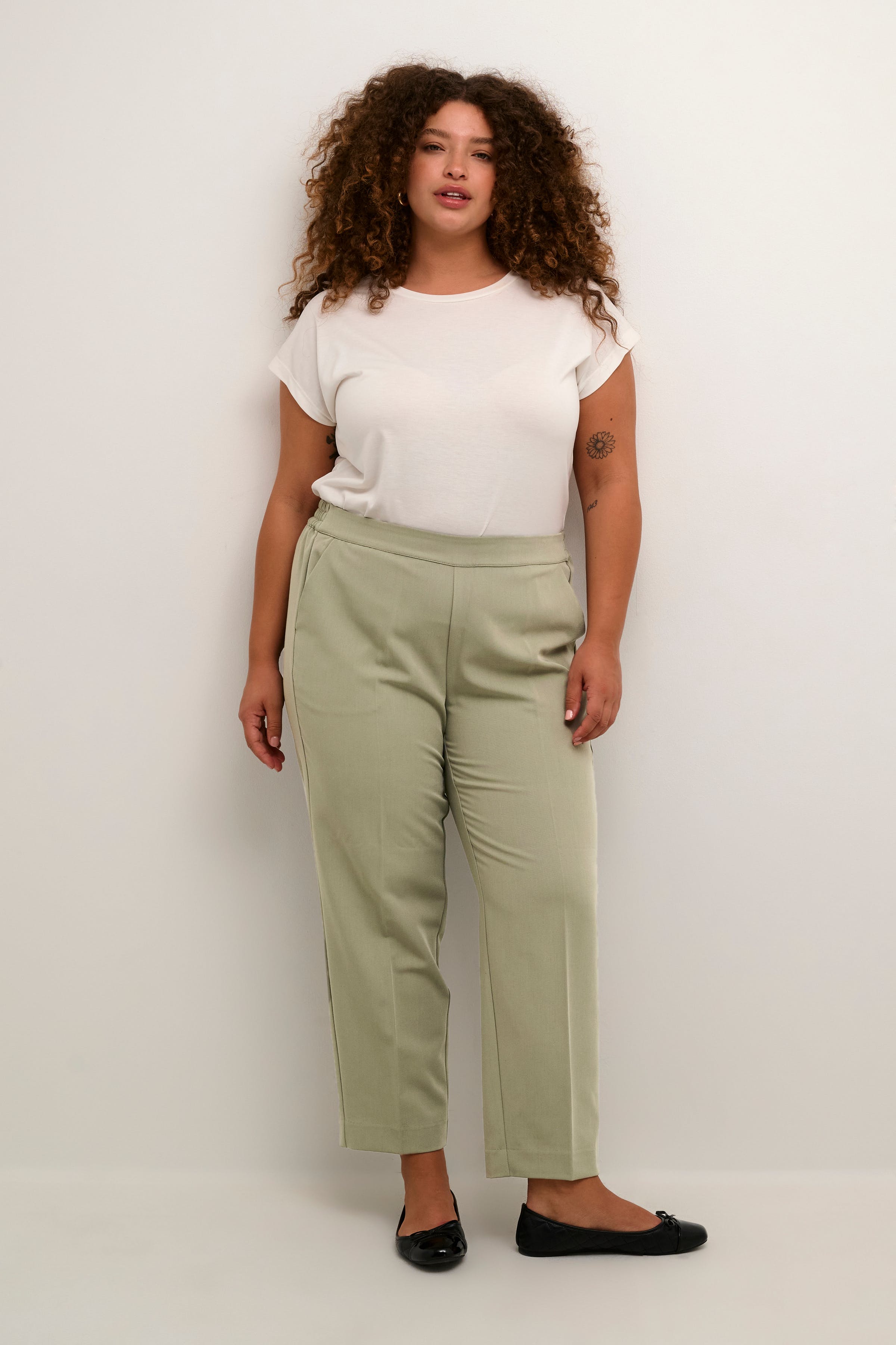 KCsakira Cropped Trousers LOOKBOOK FRONT 10580650-170613