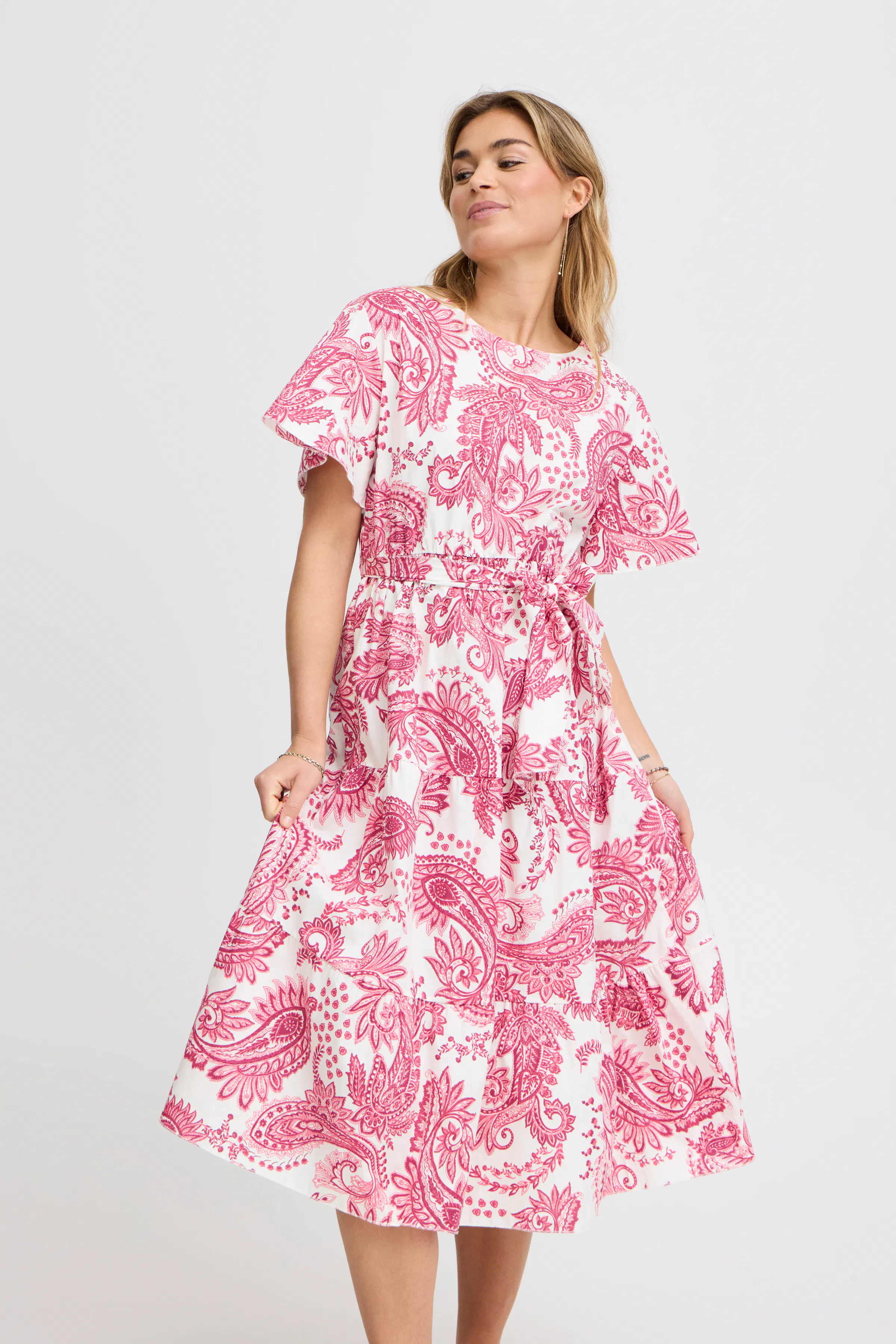 SBJADA Kjole LOOKBOOK FRONT 22100550-171755