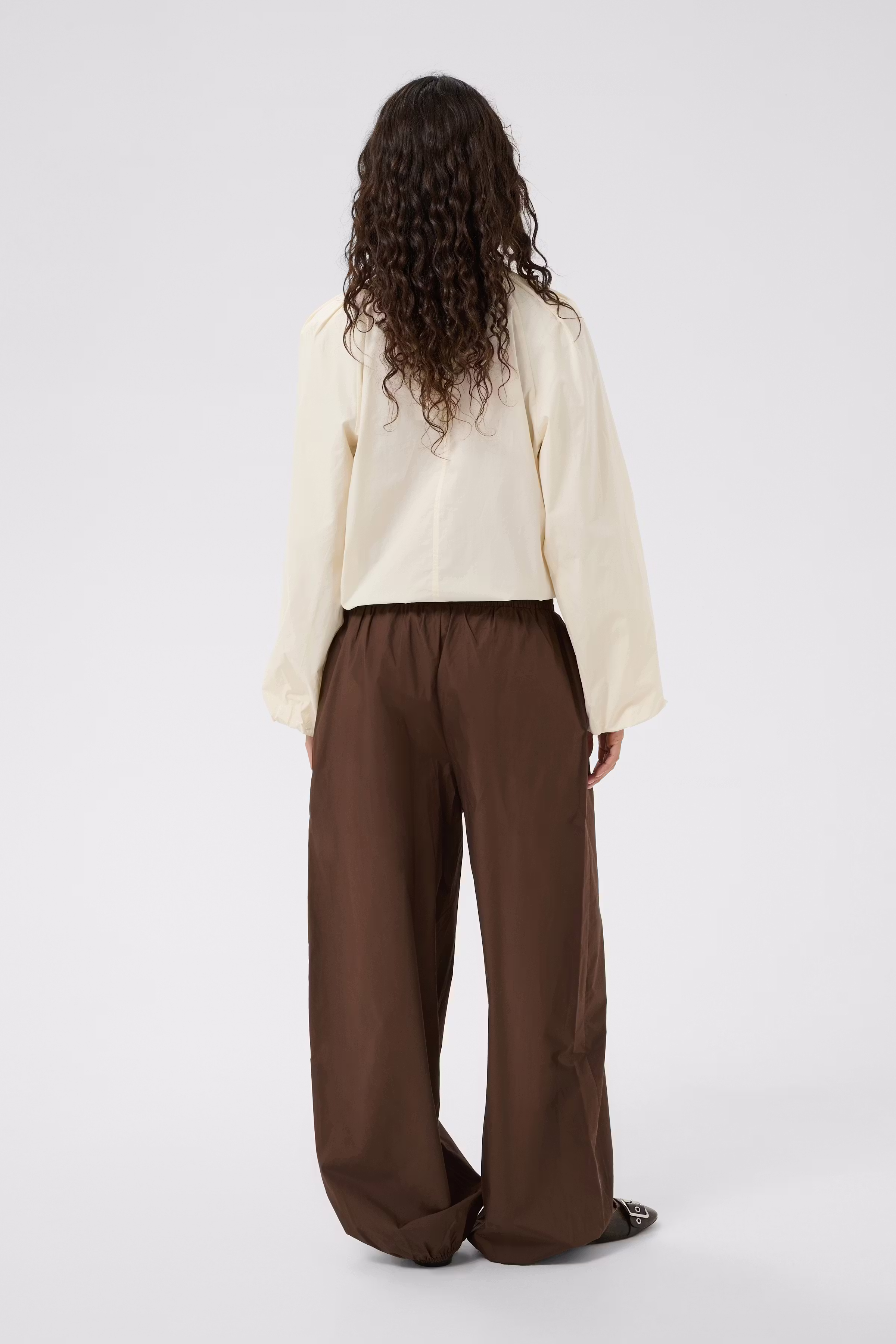 KBVicky Trousers LOOKBOOK BACK 10106090-191216