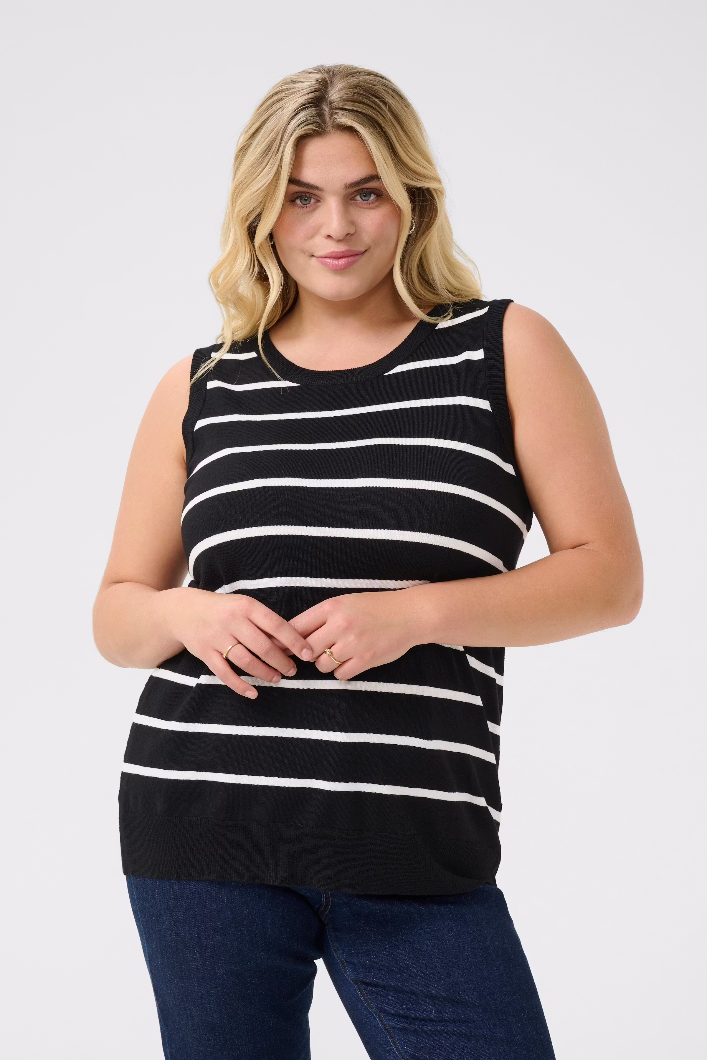 KClizzy Pullover LOOKBOOK FRONT 10583104-107263