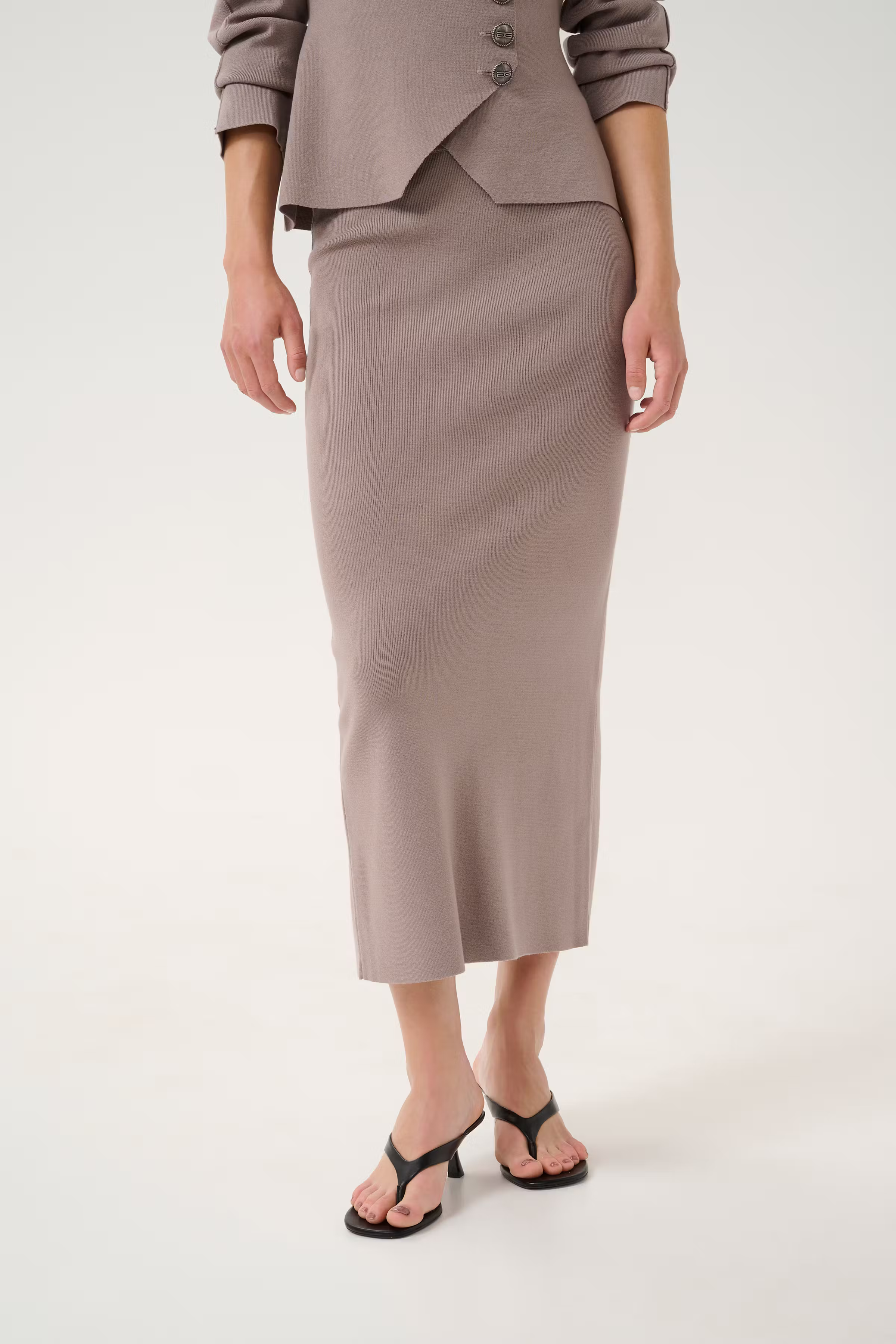 GZtalla Skirt LOOKBOOK FRONT 10909997-170207