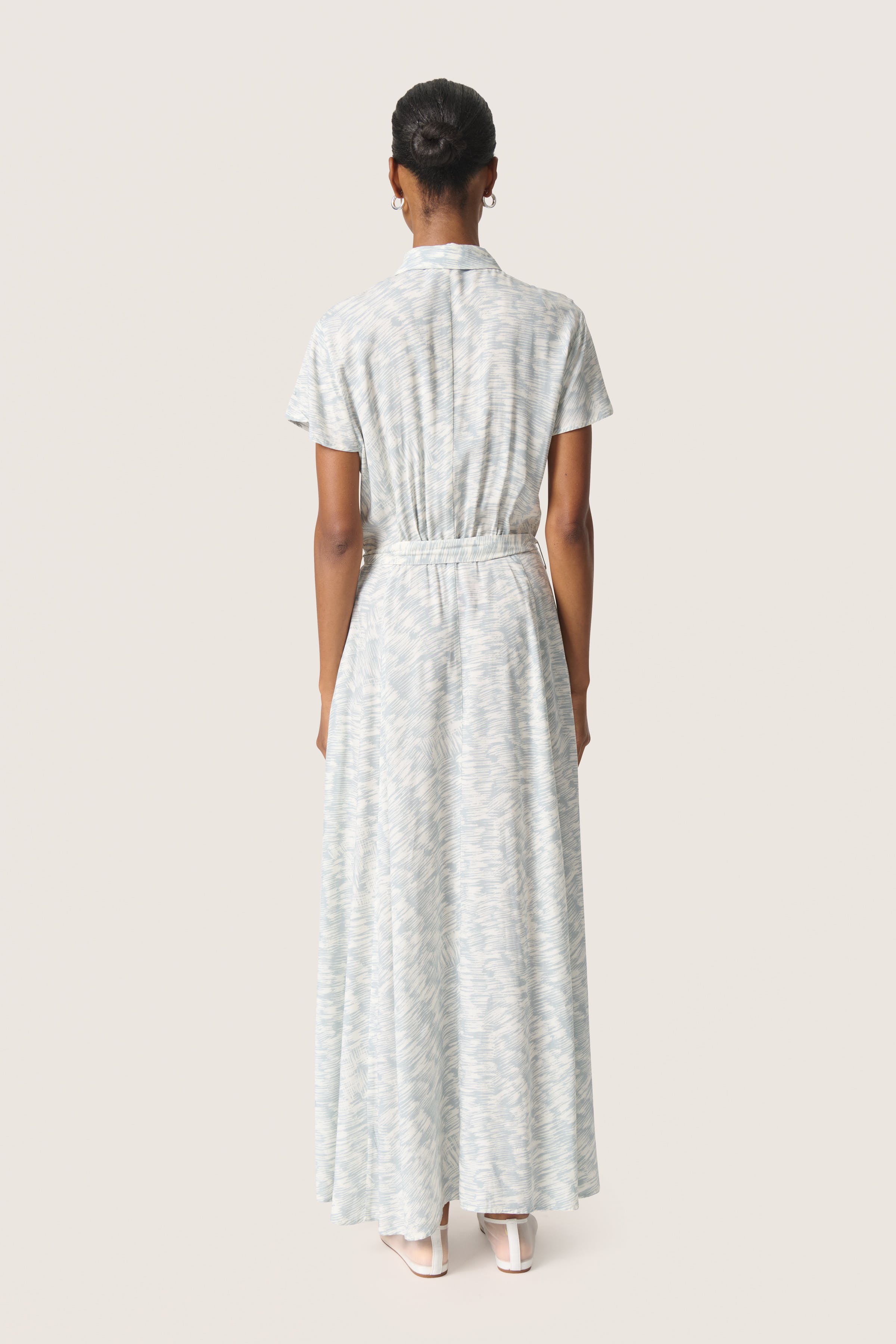 SLArjana Dress LOOKBOOK BACK 30404807-303505